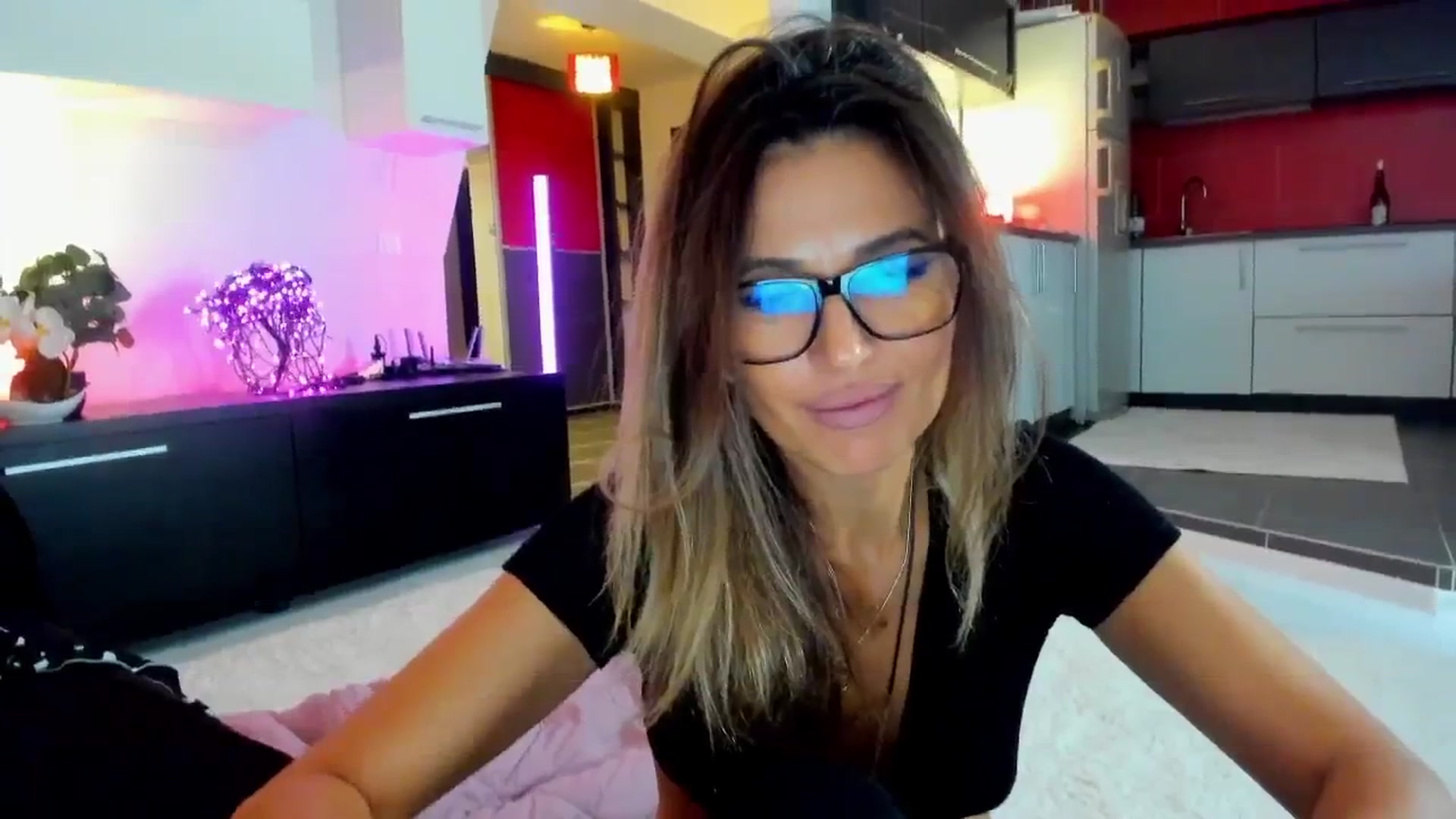Gallery image thumbnail from SmileyTinaa's myfreecams stream on, 10/17/2025, 03:19 image 7 of 20