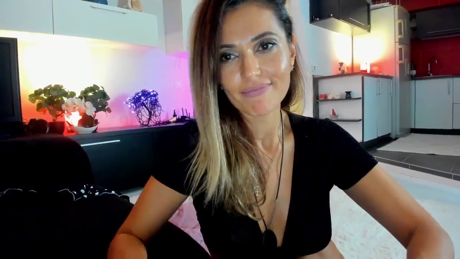 Gallery image thumbnail from SmileyTinaa's myfreecams stream on, 10/17/2025, 03:19 image 18 of 20