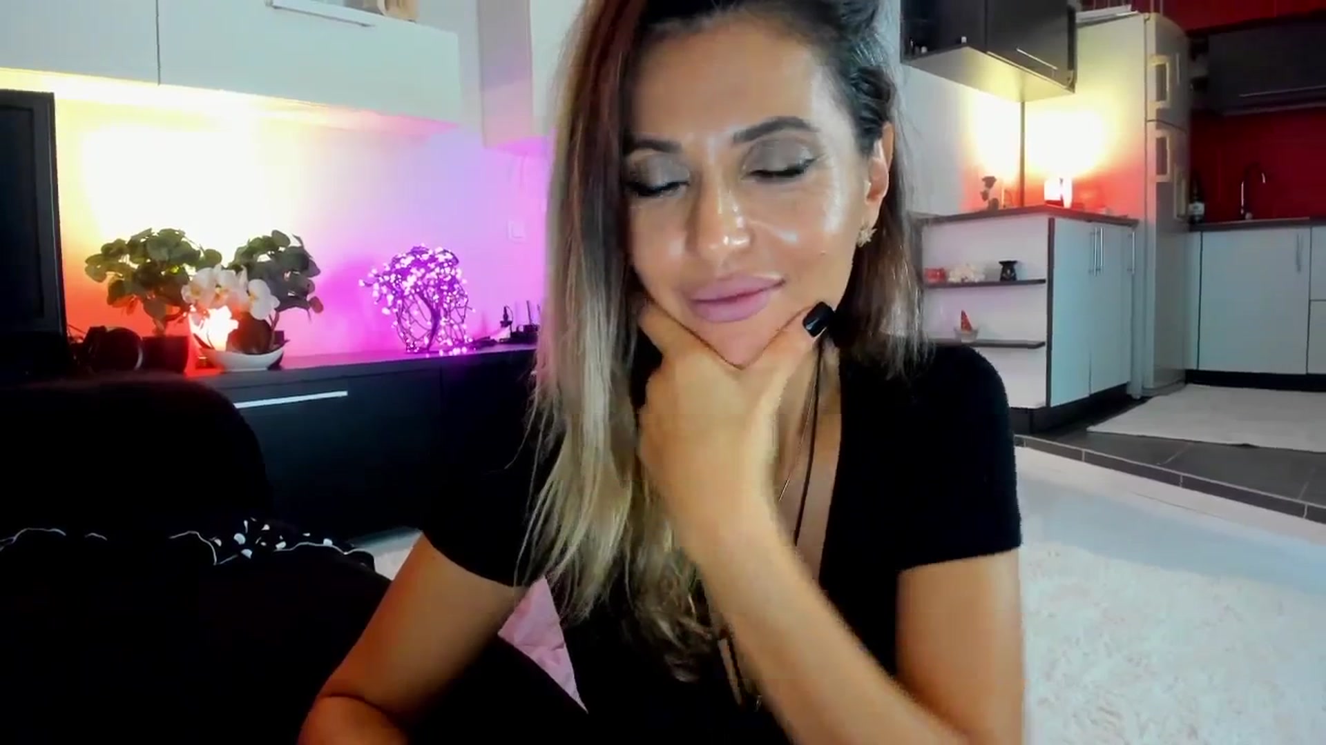 Gallery image thumbnail from SmileyTinaa's myfreecams stream on, 10/17/2025, 03:19 image 15 of 20