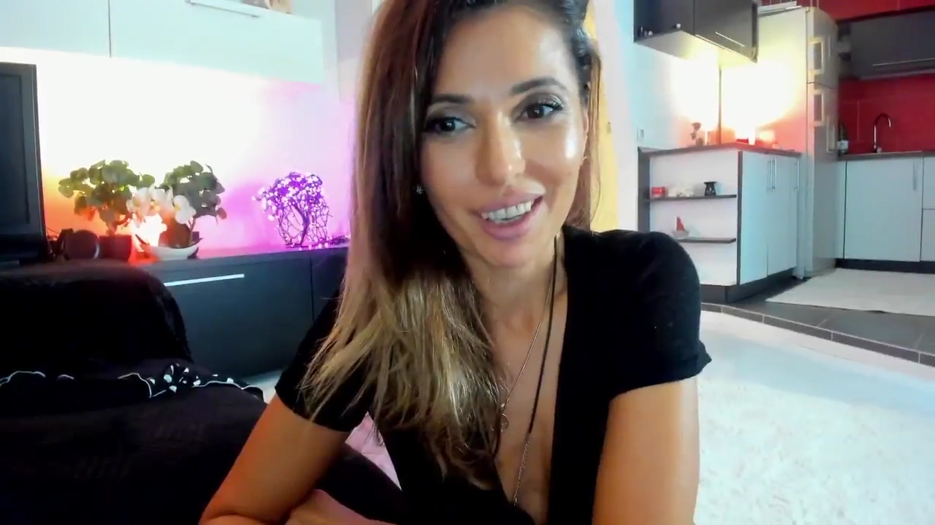 Gallery image thumbnail from SmileyTinaa's myfreecams stream on, 10/17/2025, 03:19 image 19 of 20