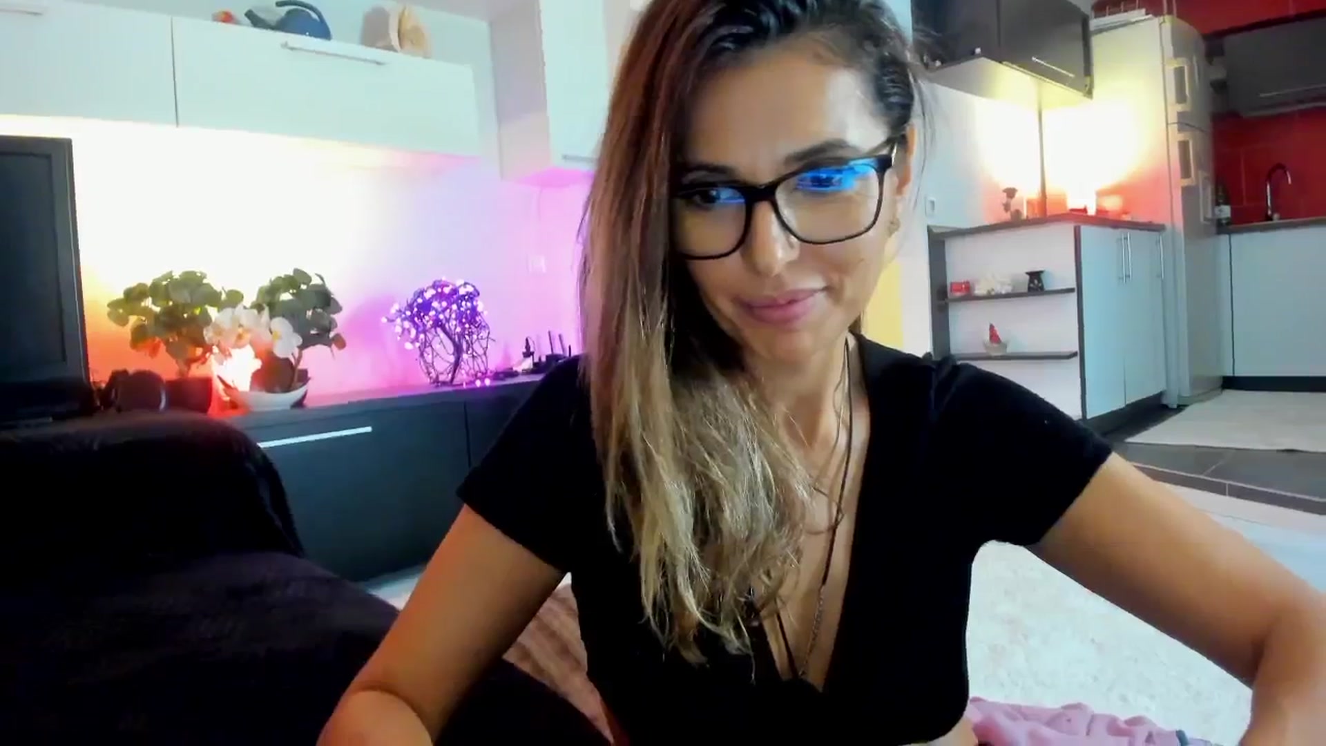 Gallery image thumbnail from SmileyTinaa's myfreecams stream on, 10/17/2025, 05:52 image 20 of 20