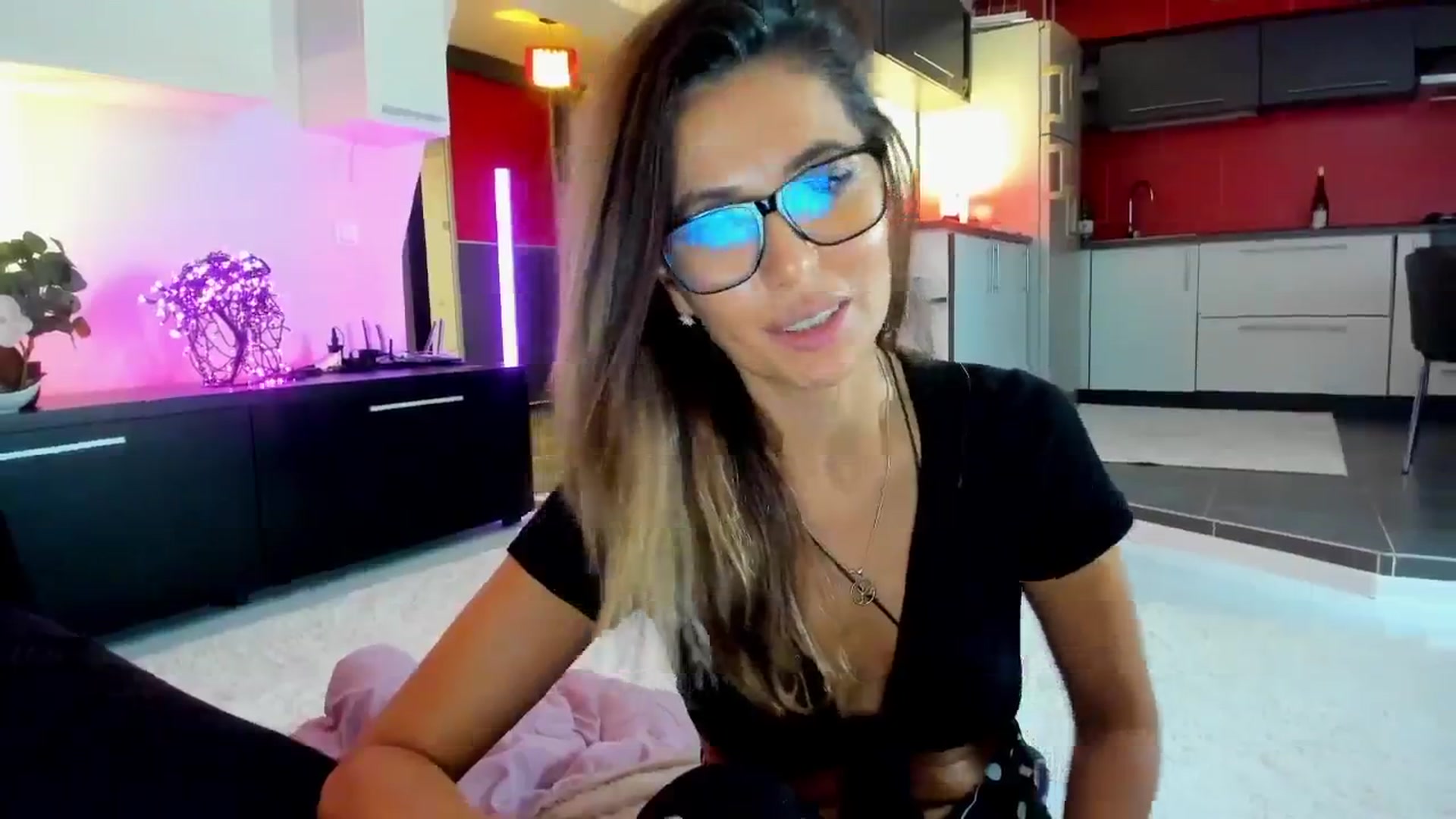 Gallery image thumbnail from SmileyTinaa's myfreecams stream on, 10/17/2025, 05:52 image 6 of 20