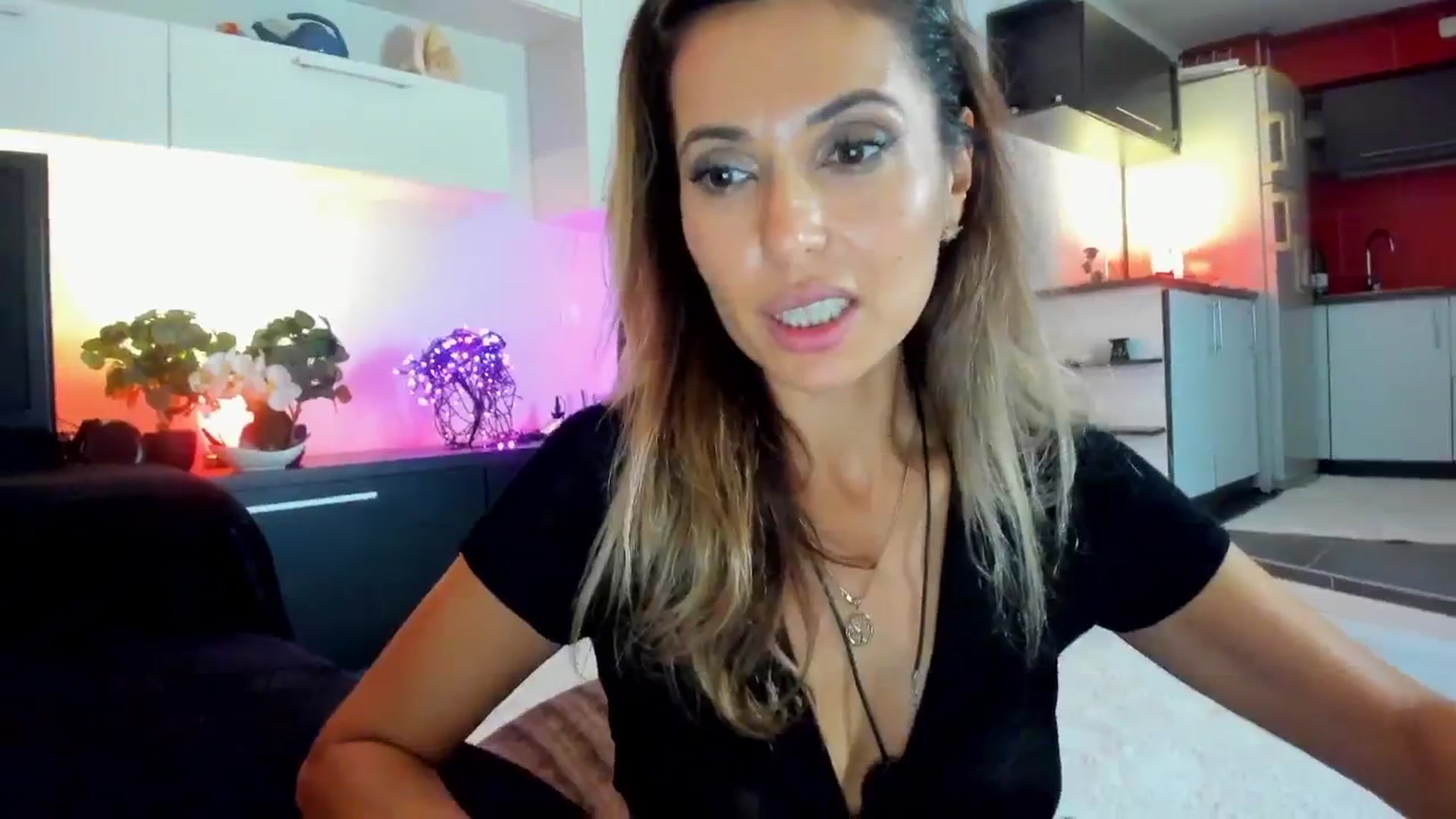 Gallery image thumbnail from SmileyTinaa's myfreecams stream on, 10/17/2025, 05:52 image 18 of 20
