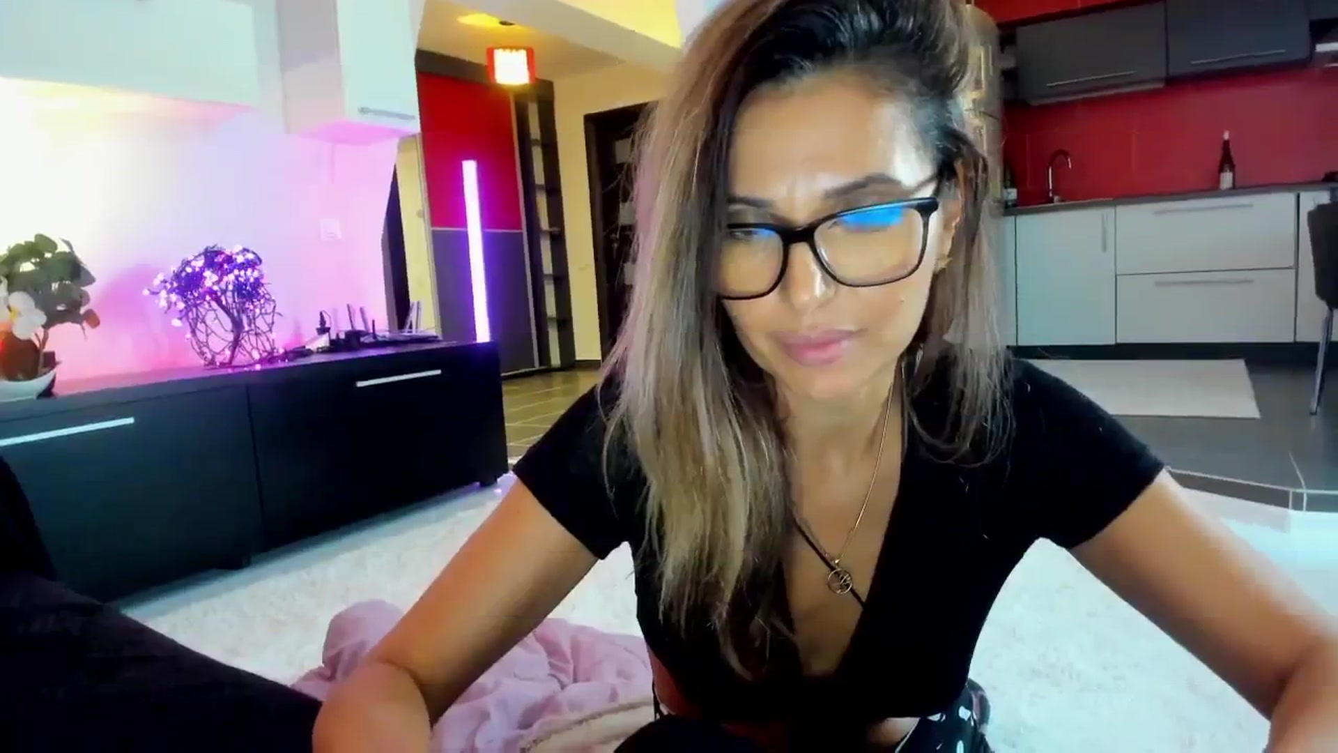 Gallery image thumbnail from SmileyTinaa's myfreecams stream on, 10/17/2025, 05:52 image 5 of 20