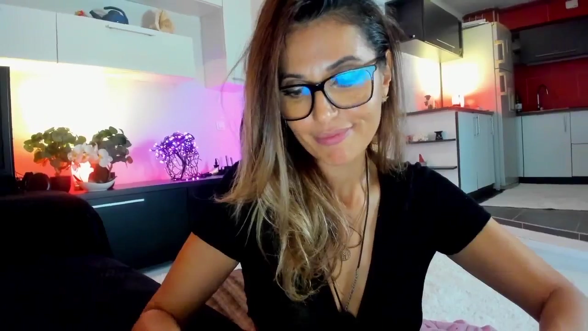 Gallery image thumbnail from SmileyTinaa's myfreecams stream on, 10/17/2025, 05:52 image 19 of 20
