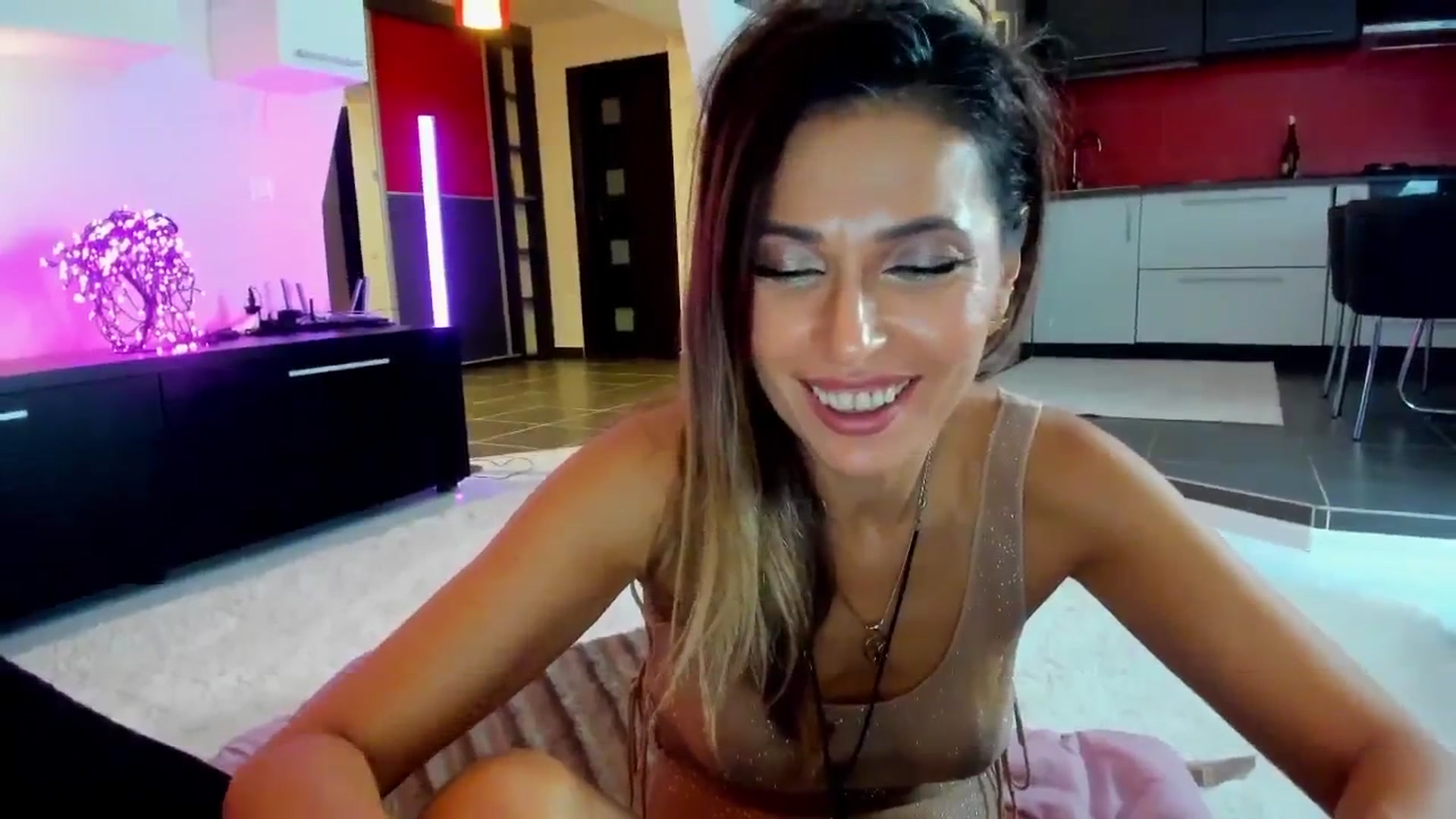 Gallery image thumbnail from SmileyTinaa's myfreecams stream on, 10/17/2025, 21:59 image 17 of 20