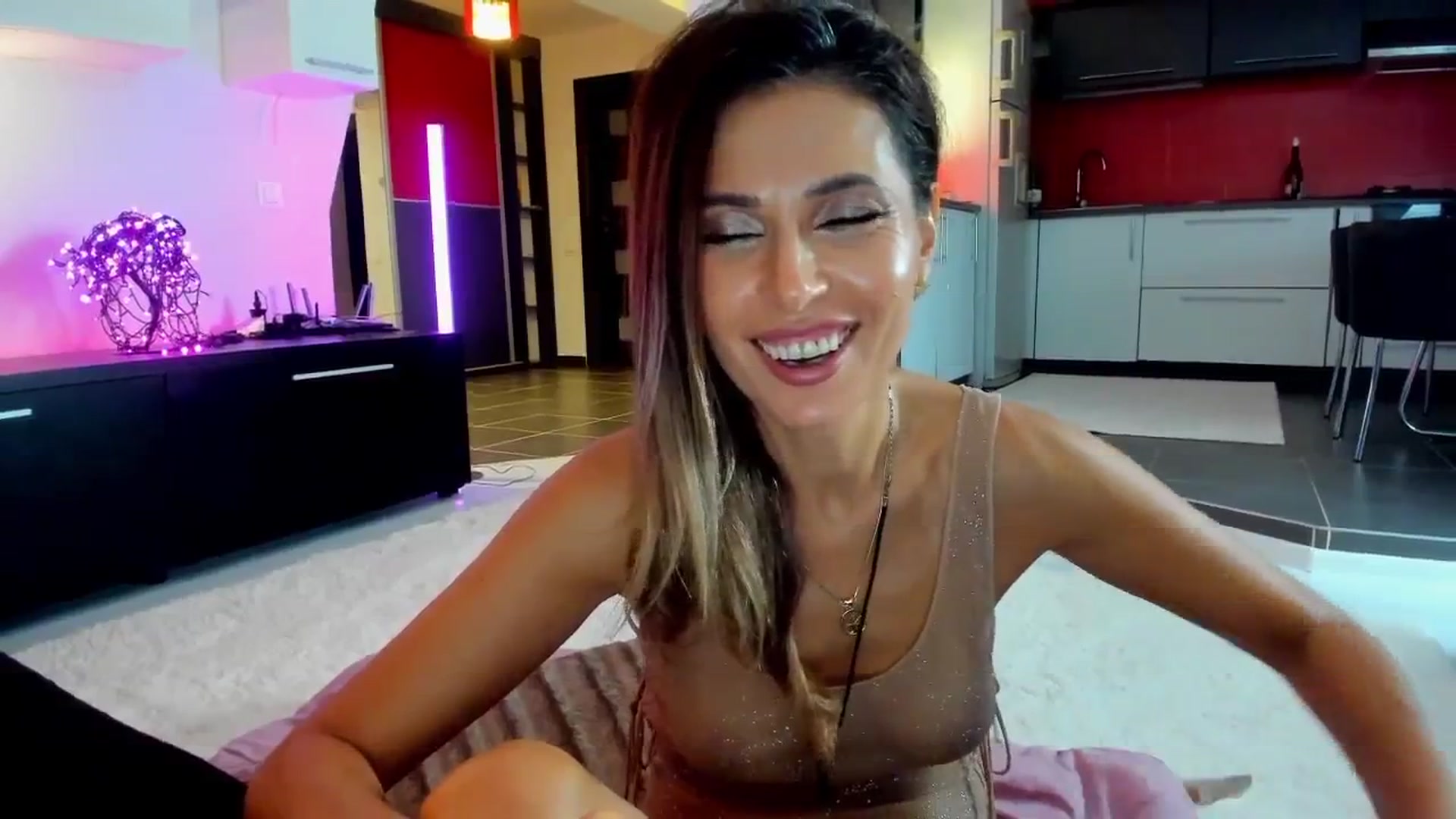 Gallery image thumbnail from SmileyTinaa's myfreecams stream on, 10/17/2025, 21:59 image 16 of 20