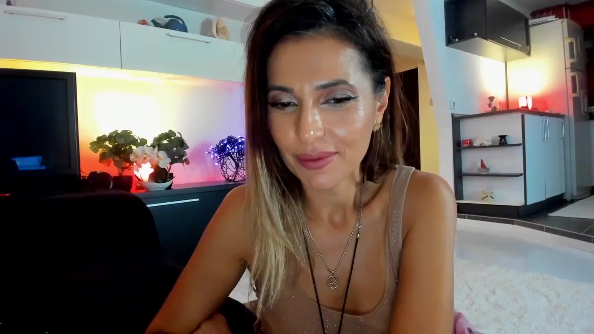 Gallery image thumbnail from SmileyTinaa's myfreecams stream on, 10/17/2025, 23:27 image 6 of 20