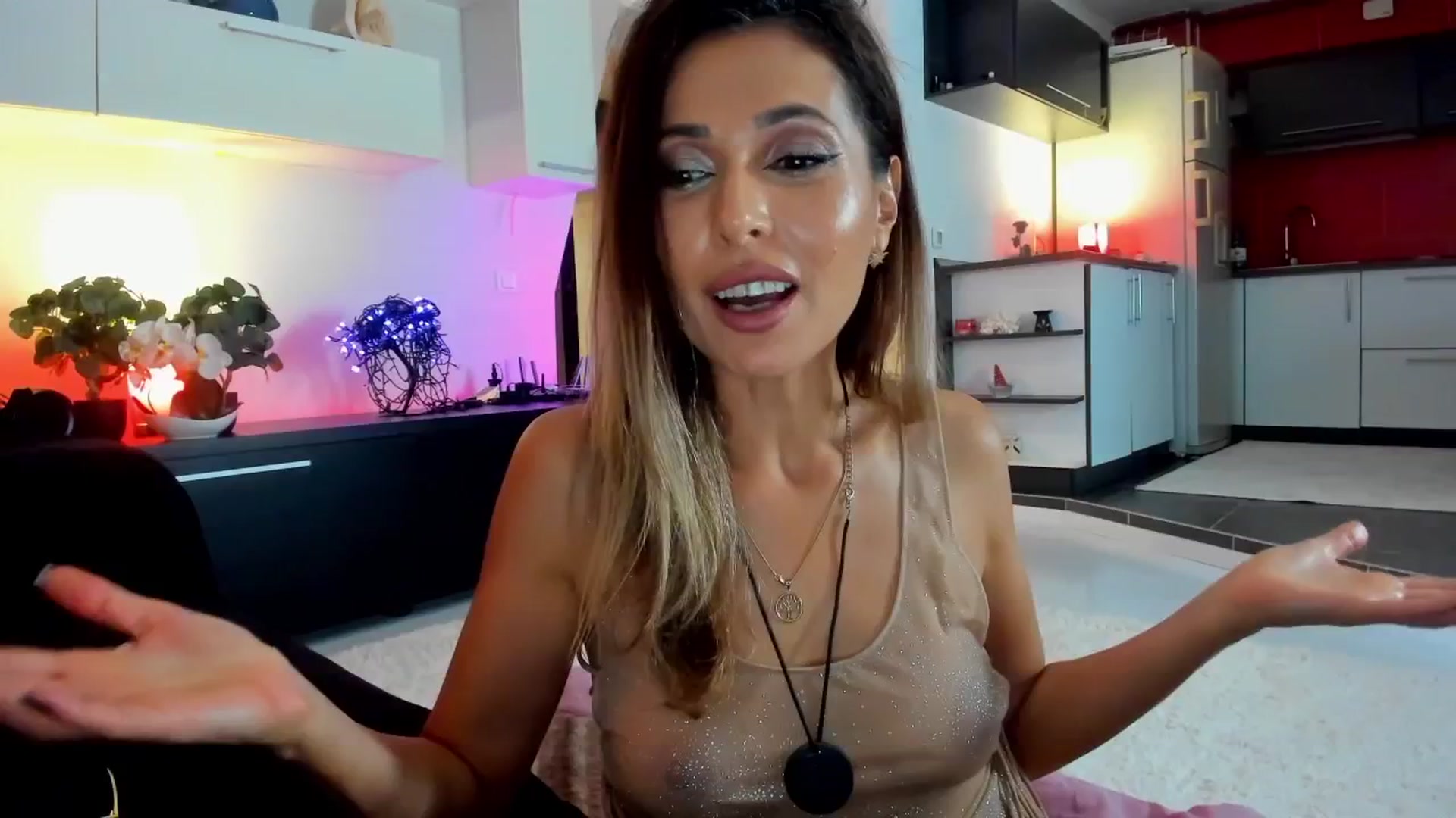 Gallery image thumbnail from SmileyTinaa's myfreecams stream on, 10/17/2025, 23:27 image 13 of 20