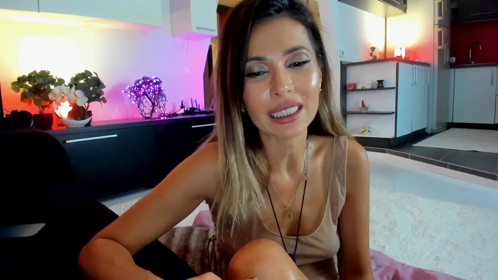 Gallery image thumbnail from SmileyTinaa's myfreecams stream on, 10/17/2025, 23:27 image 2 of 20