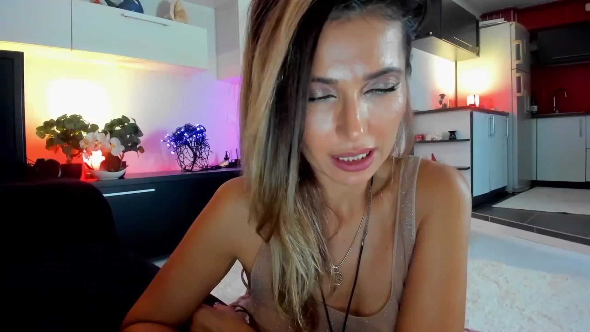 Gallery image thumbnail from SmileyTinaa's myfreecams stream on, 10/18/2025, 04:36 image 4 of 20
