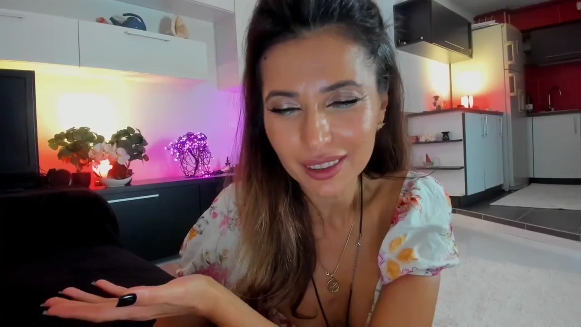 Gallery image thumbnail from SmileyTinaa's myfreecams stream on, 10/25/2025, 01:43 image 6 of 20