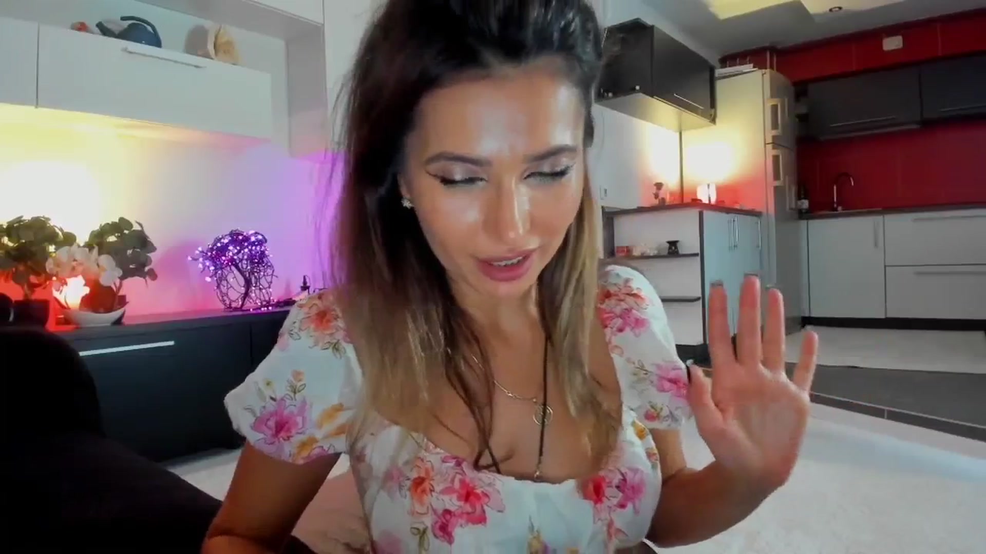 Gallery image thumbnail from SmileyTinaa's myfreecams stream on, 10/25/2025, 01:43 image 20 of 20