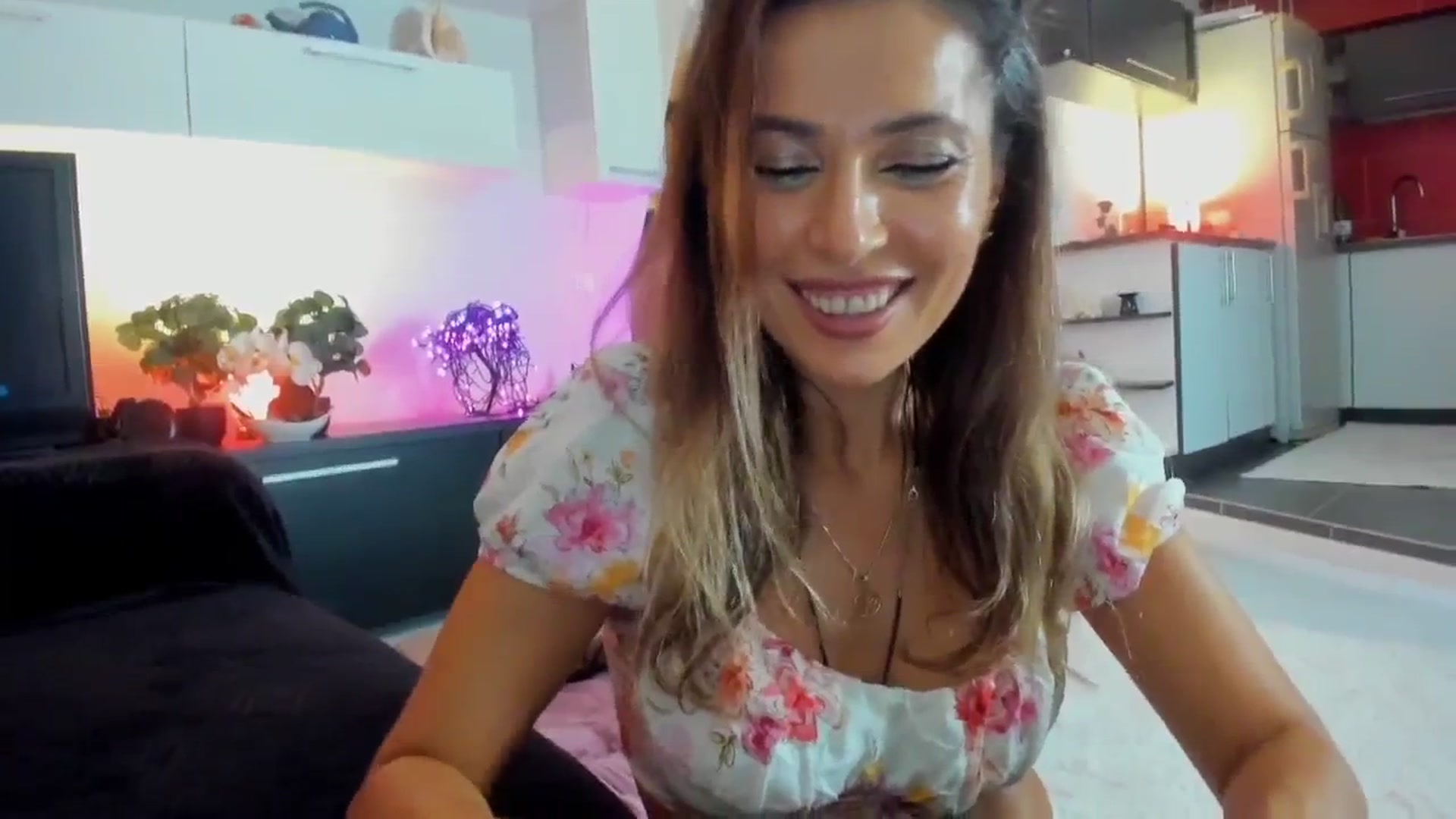 Gallery image thumbnail from SmileyTinaa's myfreecams stream on, 10/25/2025, 01:43 image 2 of 20