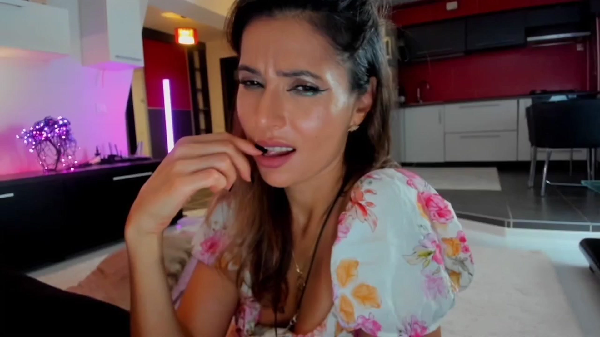 Gallery image thumbnail from SmileyTinaa's myfreecams stream on, 10/25/2025, 03:15 image 11 of 20
