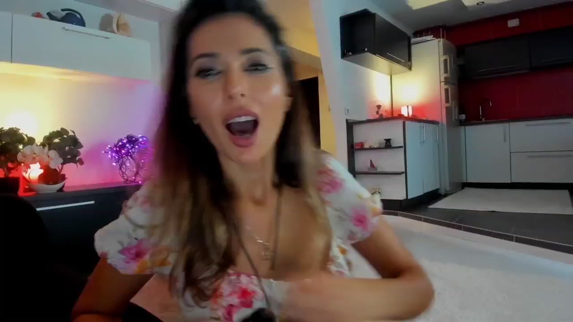 Gallery image thumbnail from SmileyTinaa's myfreecams stream on, 10/25/2025, 03:15 image 5 of 20
