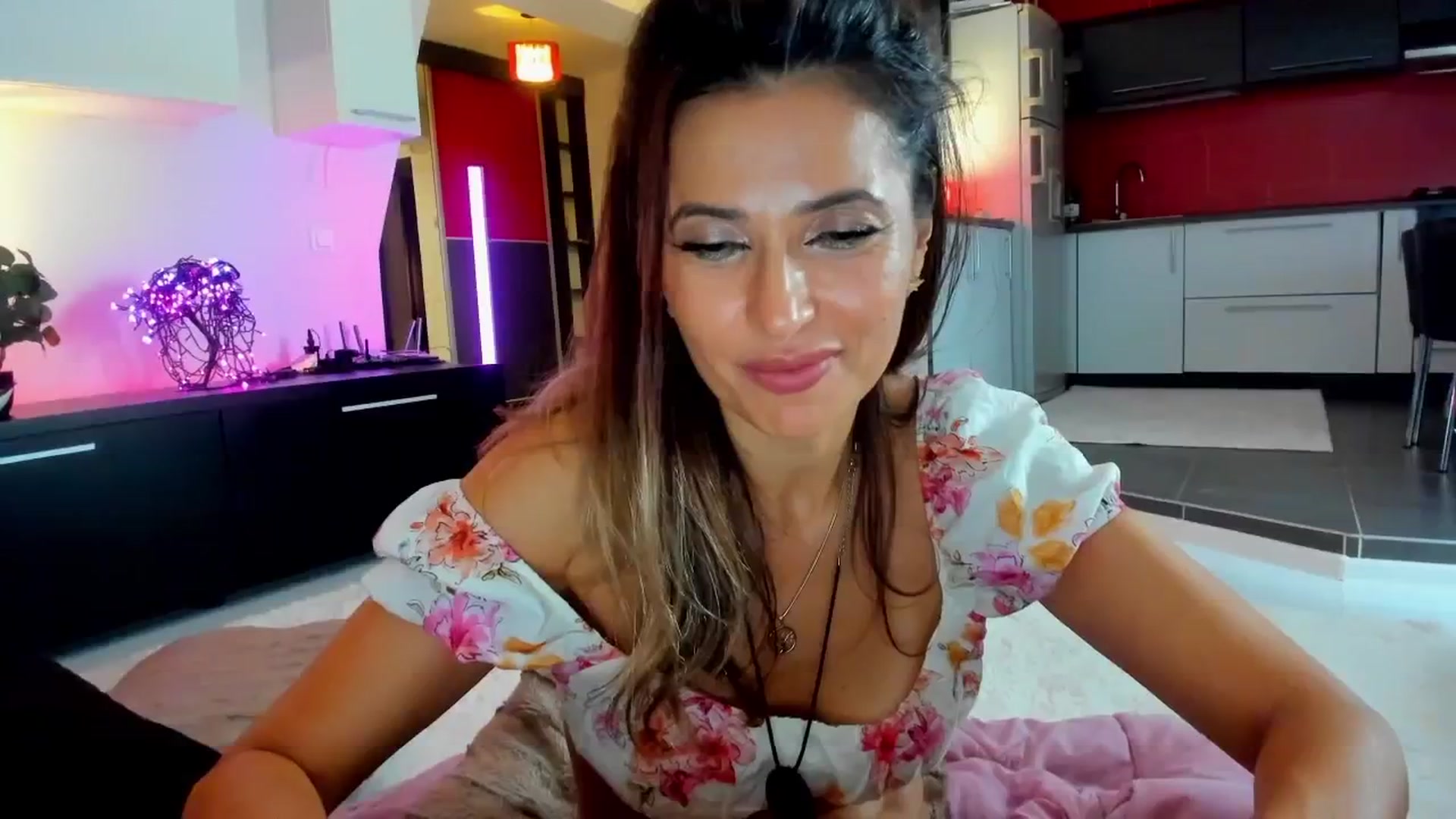 Gallery image thumbnail from SmileyTinaa's myfreecams stream on, 10/25/2025, 06:25 image 16 of 20