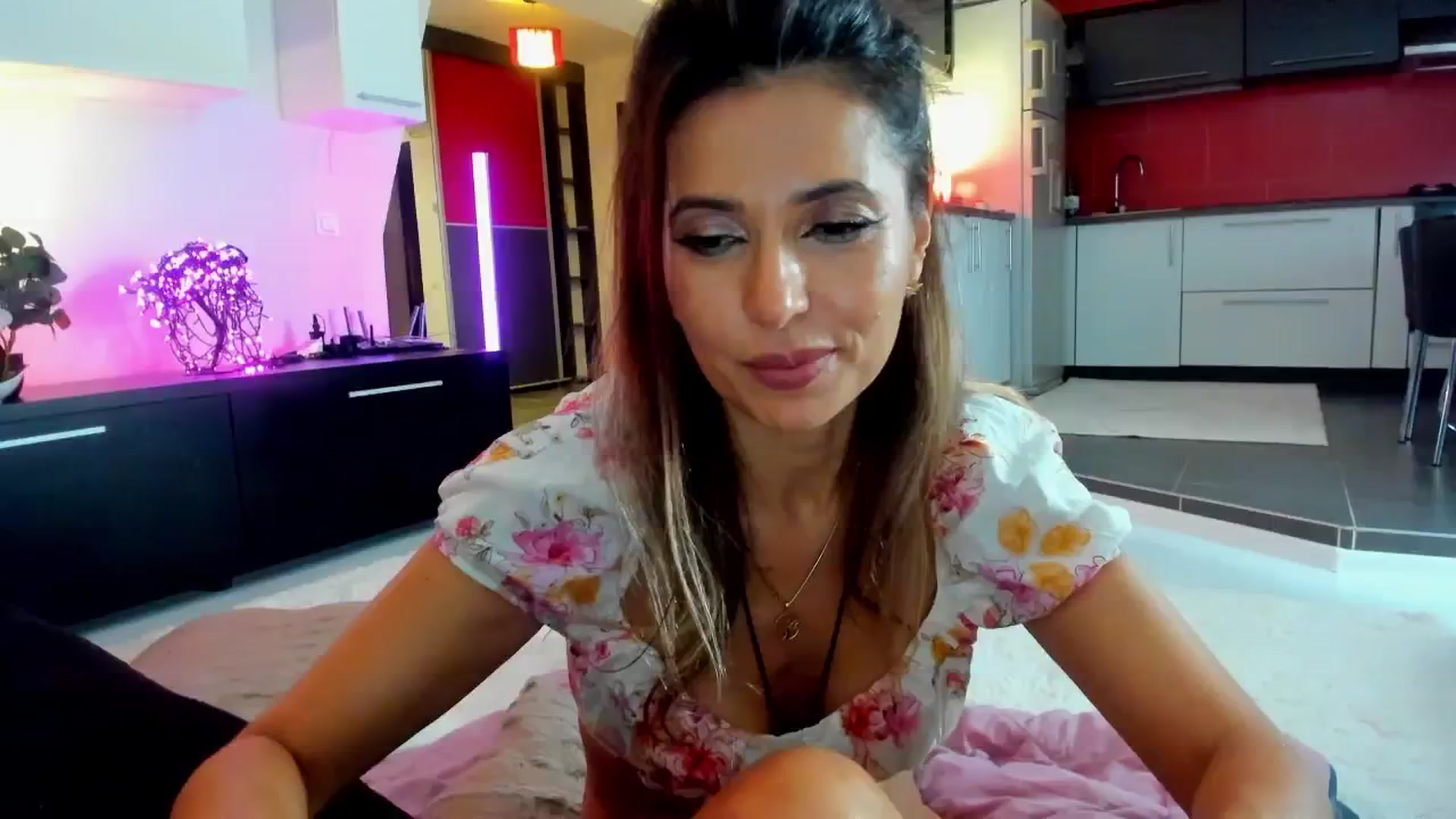 Gallery image thumbnail from SmileyTinaa's myfreecams stream on, 10/25/2025, 06:25 image 2 of 20