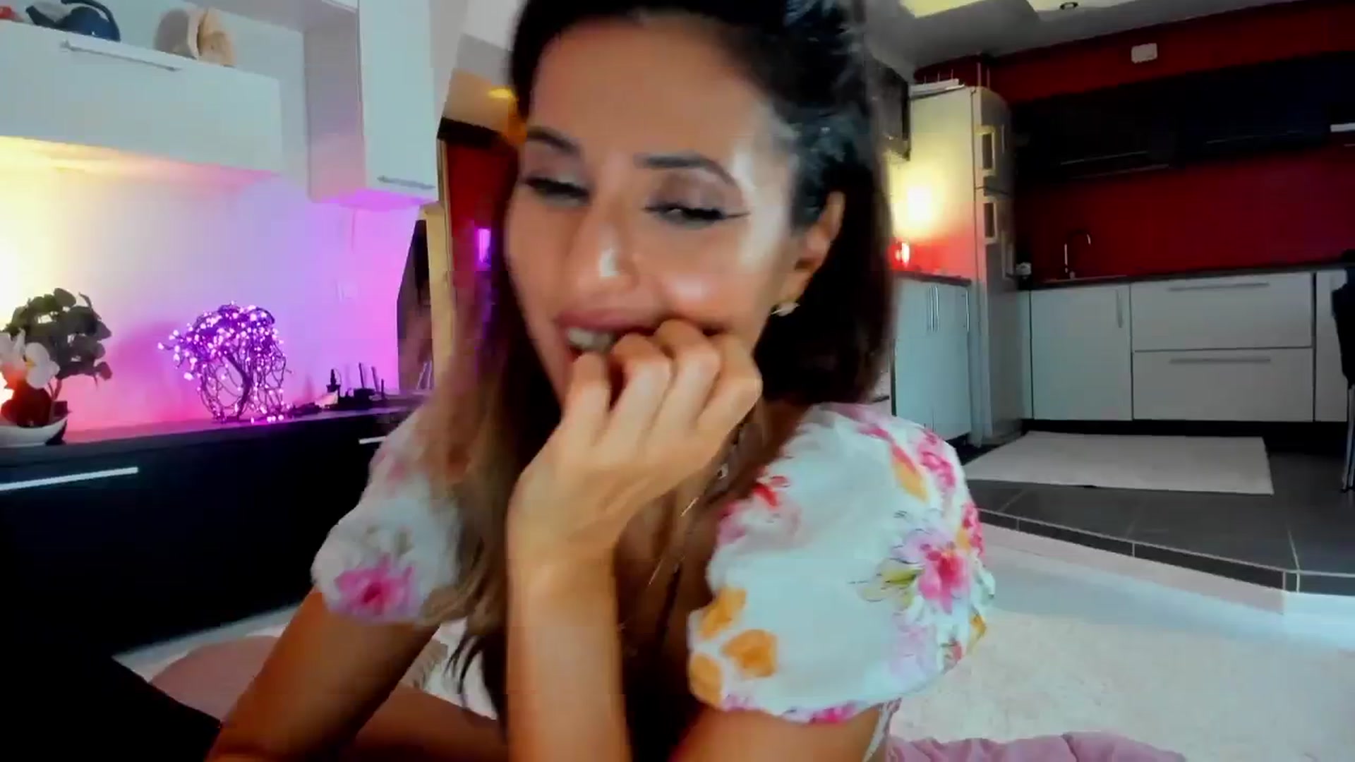 Gallery image thumbnail from SmileyTinaa's myfreecams stream on, 10/25/2025, 06:25 image 8 of 20