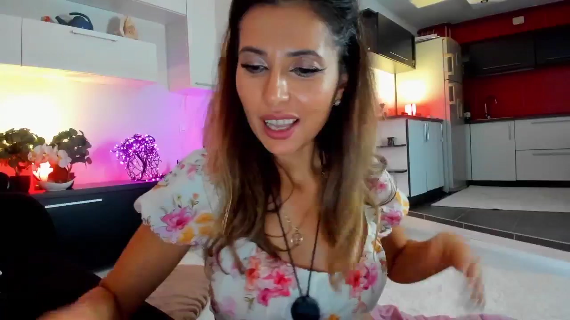 Gallery image thumbnail from SmileyTinaa's myfreecams stream on, 10/25/2025, 06:25 image 7 of 20