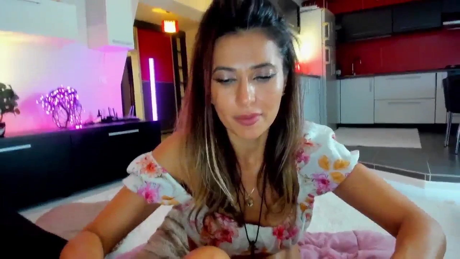 Gallery image thumbnail from SmileyTinaa's myfreecams stream on, 10/25/2025, 06:25 image 17 of 20