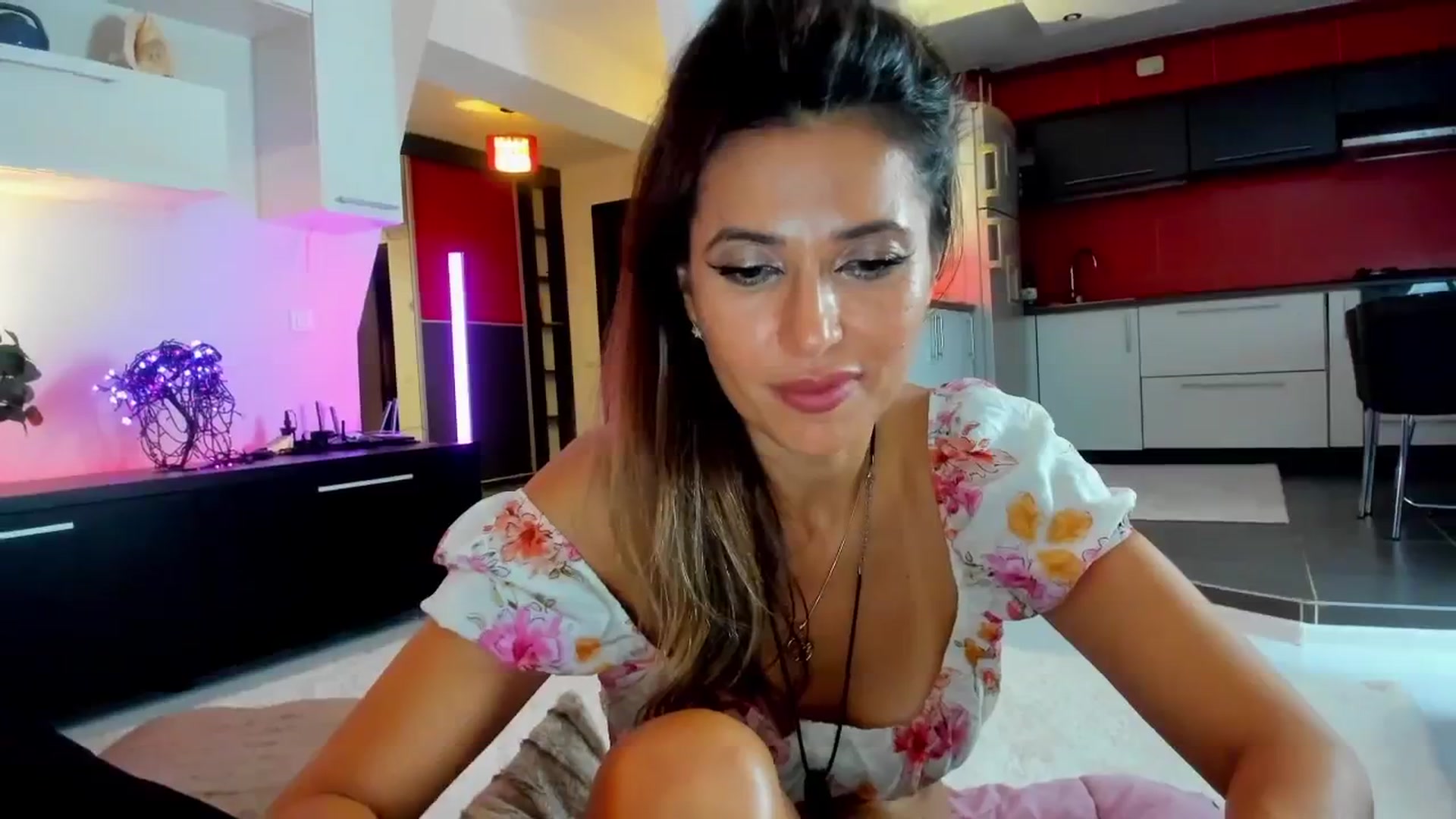 Gallery image thumbnail from SmileyTinaa's myfreecams stream on, 10/25/2025, 06:25 image 10 of 20