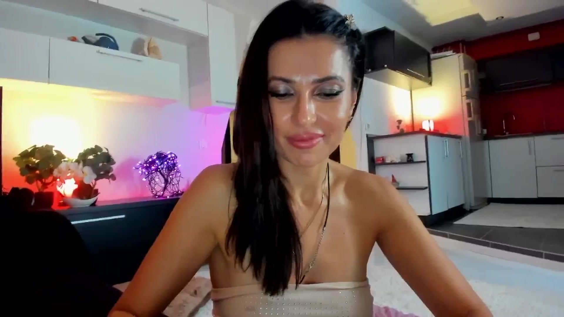 Gallery image thumbnail from SmileyTinaa's myfreecams stream on, 10/31/2025, 24:18 image 8 of 20
