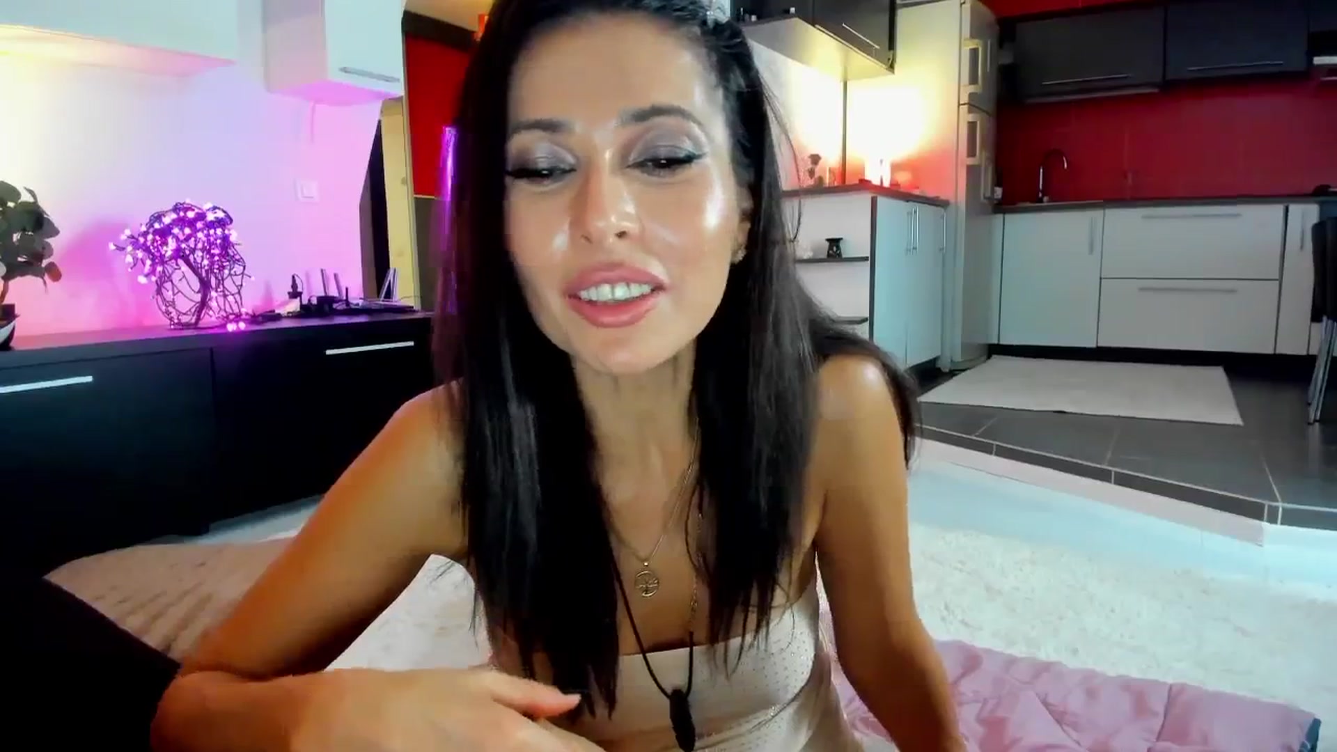 Gallery image thumbnail from SmileyTinaa's myfreecams stream on, 10/31/2025, 24:18 image 12 of 20