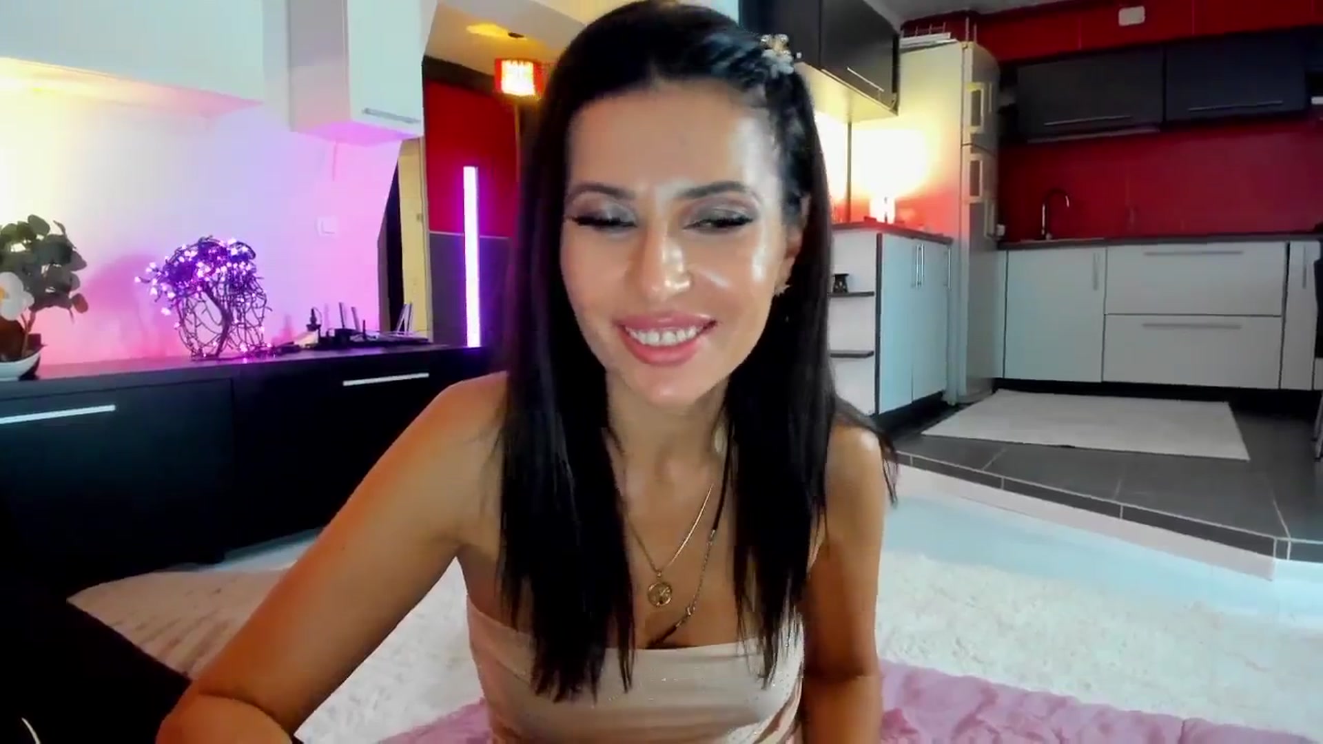 Gallery image thumbnail from SmileyTinaa's myfreecams stream on, 10/31/2025, 24:18 image 6 of 20