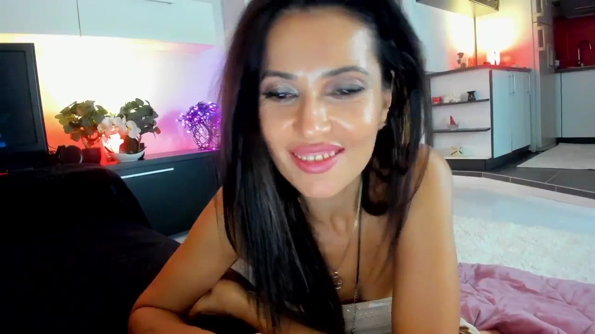 Gallery image thumbnail from SmileyTinaa's myfreecams stream on, 10/31/2025, 04:57 image 18 of 20