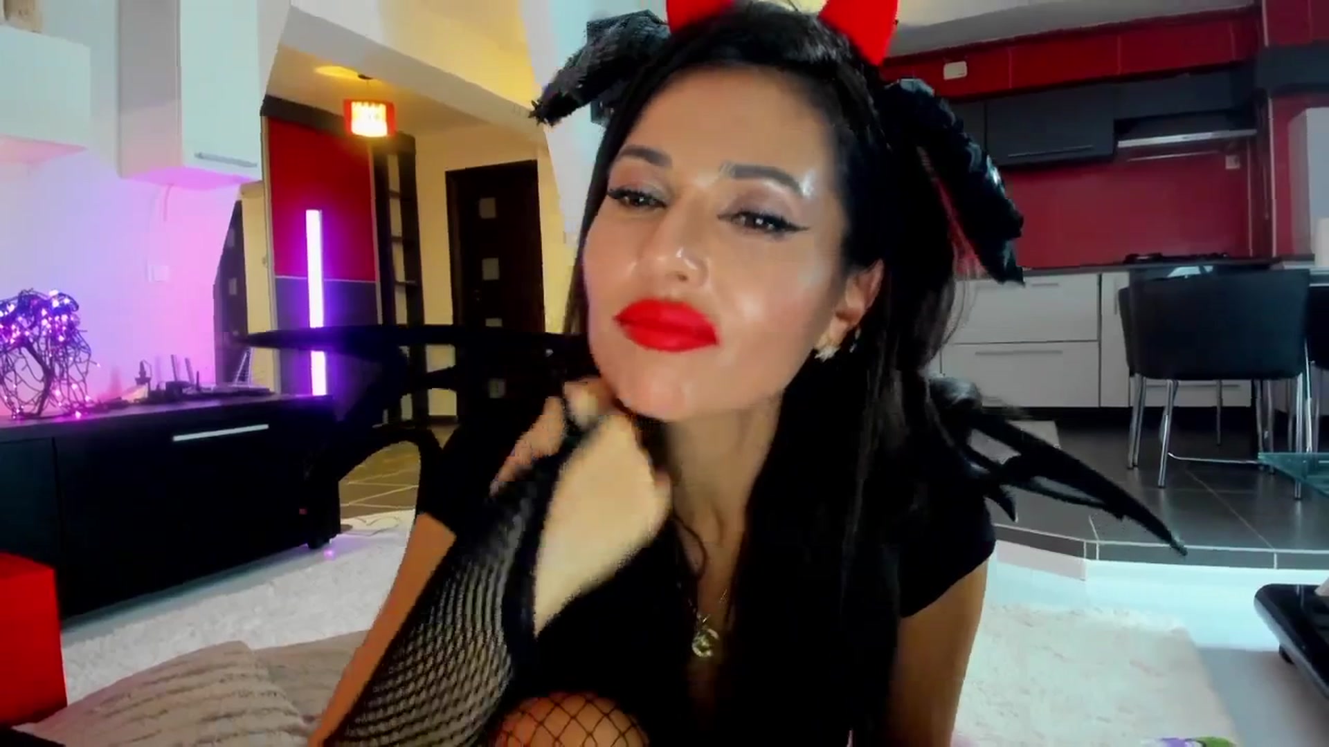 Gallery image thumbnail from SmileyTinaa's myfreecams stream on, 11/01/2025, 24:02 image 15 of 20