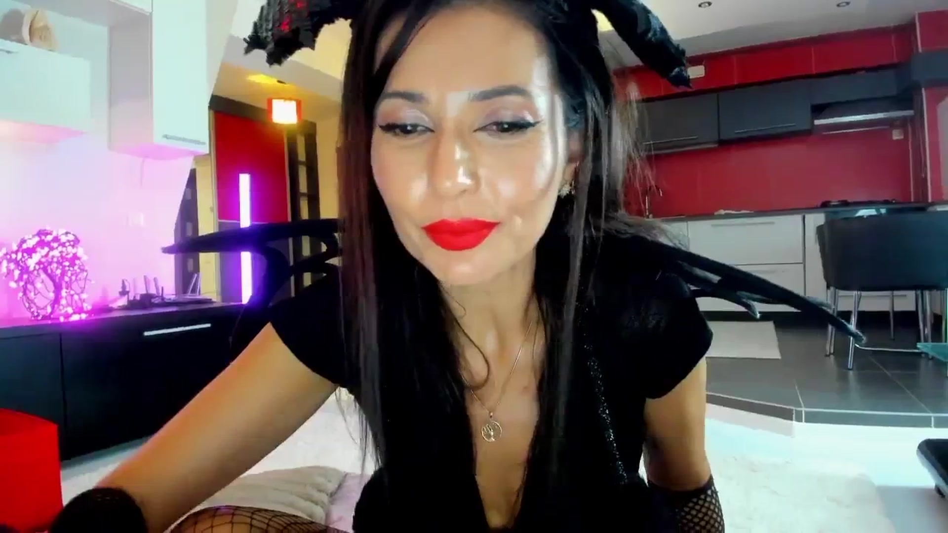 Gallery image thumbnail from SmileyTinaa's myfreecams stream on, 11/01/2025, 24:02 image 10 of 20