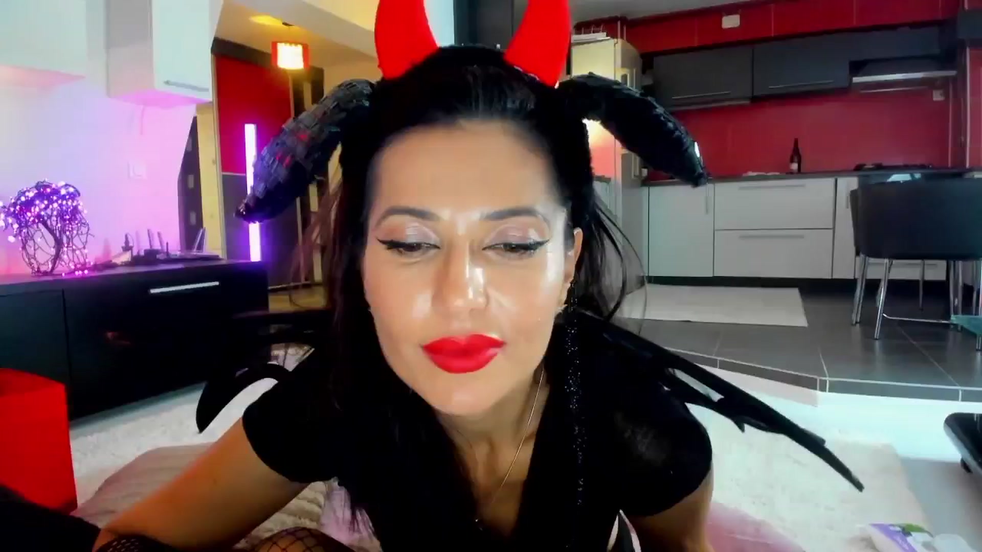 Gallery image thumbnail from SmileyTinaa's myfreecams stream on, 11/01/2025, 02:25 image 6 of 20
