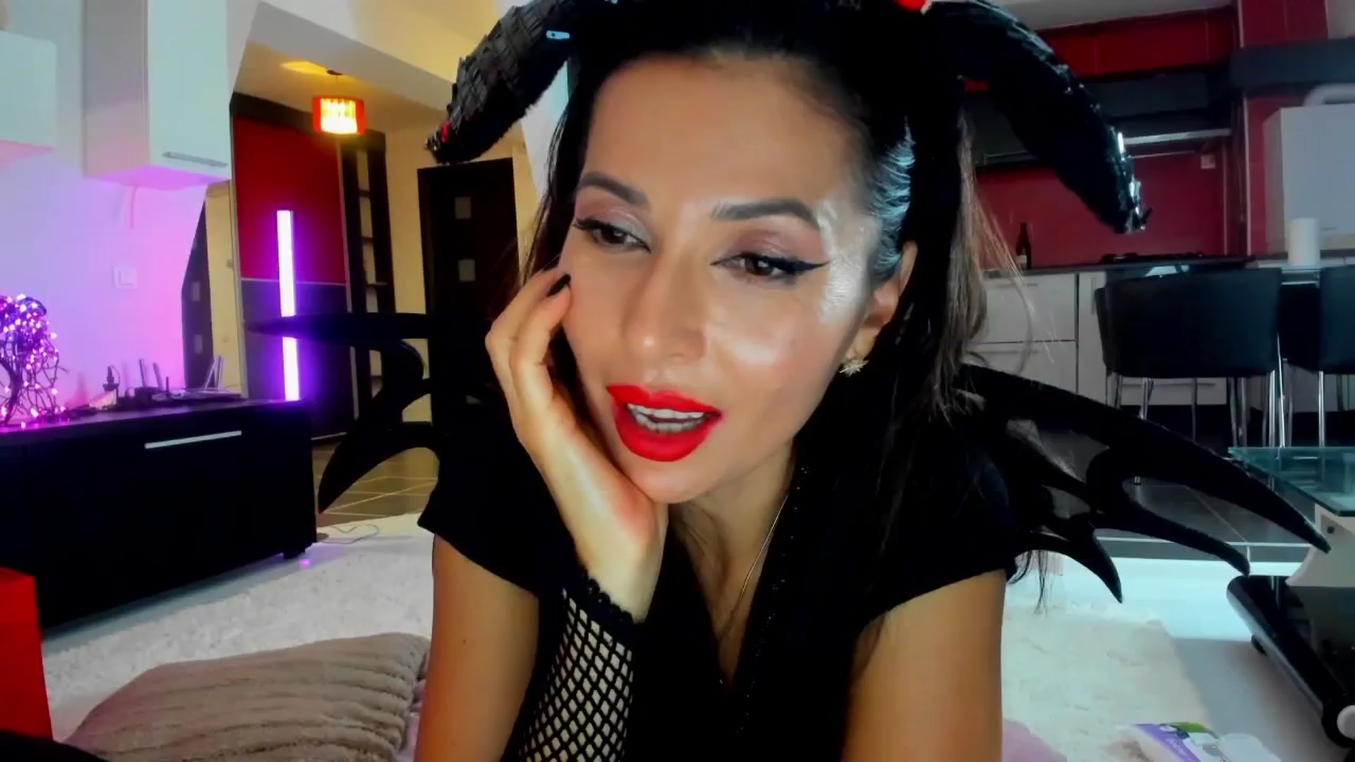 Gallery image thumbnail from SmileyTinaa's myfreecams stream on, 11/01/2025, 02:25 image 8 of 20