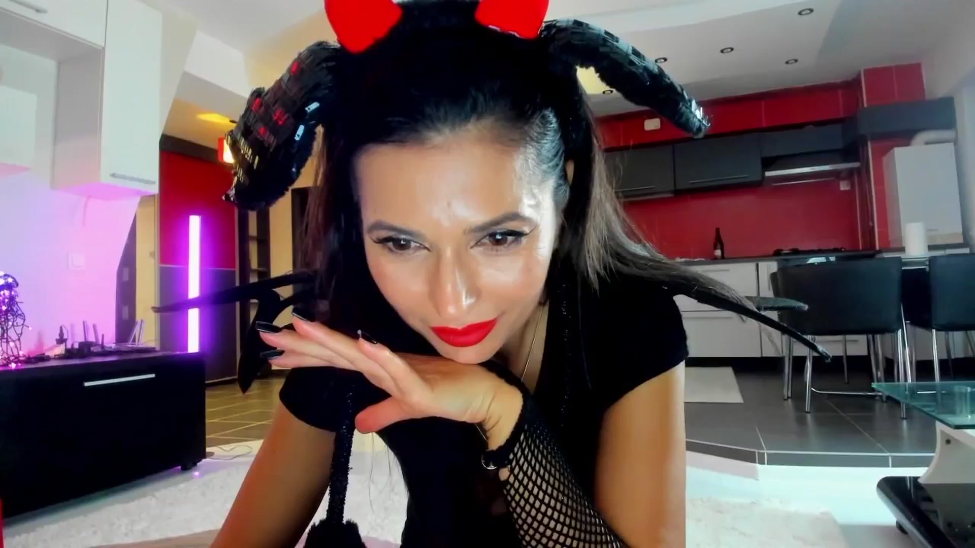 Gallery image thumbnail from SmileyTinaa's myfreecams stream on, 11/01/2025, 02:25 image 7 of 20