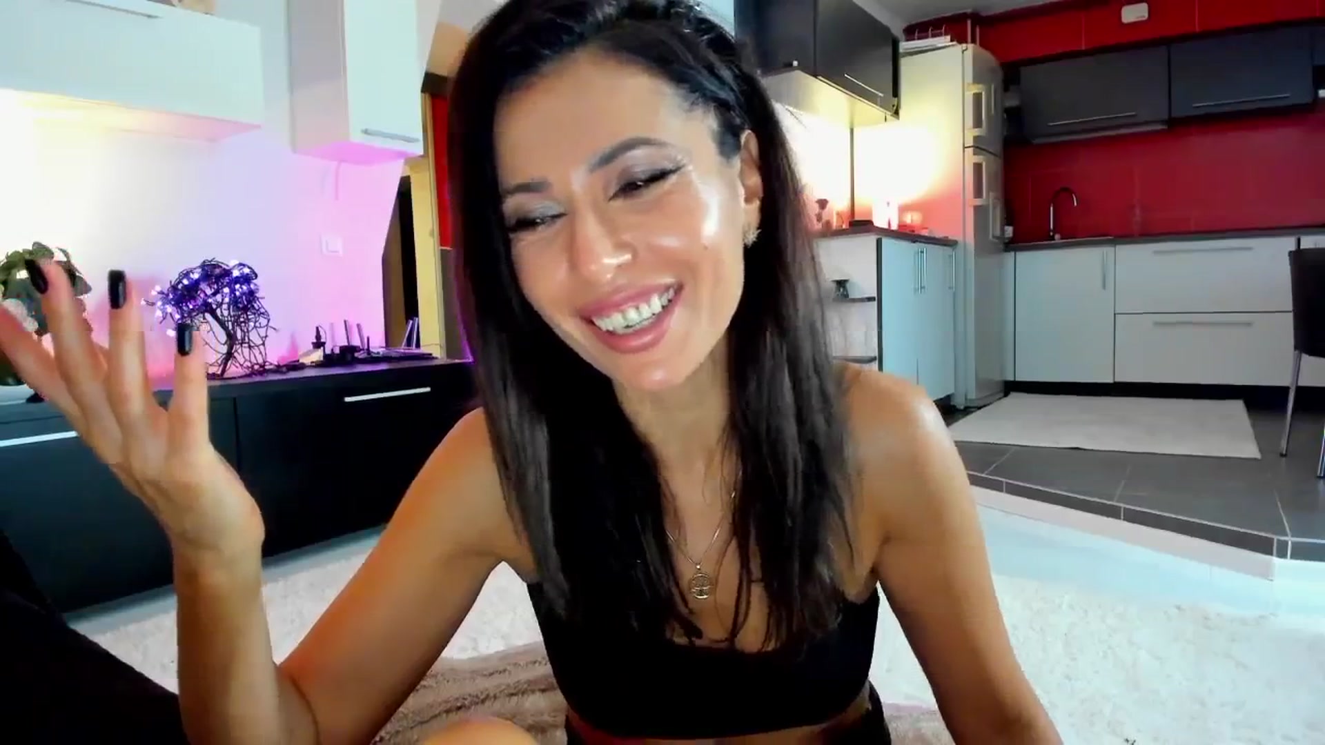 Gallery image thumbnail from SmileyTinaa's myfreecams stream on, 11/07/2025, 24:02 image 8 of 20