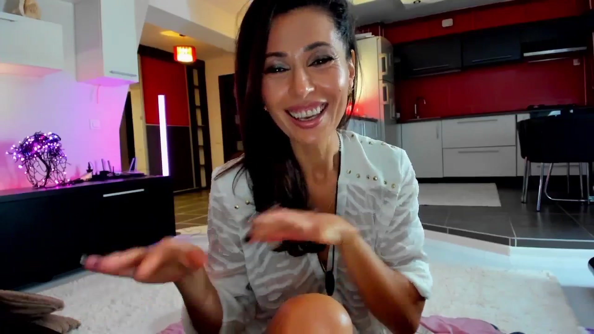 Gallery image thumbnail from SmileyTinaa's myfreecams stream on, 11/08/2025, 24:03 image 6 of 20