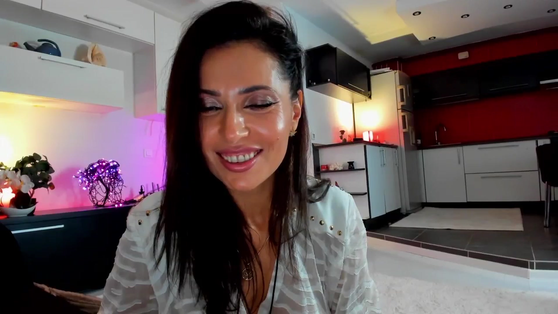 Gallery image thumbnail from SmileyTinaa's myfreecams stream on, 11/08/2025, 24:03 image 11 of 20