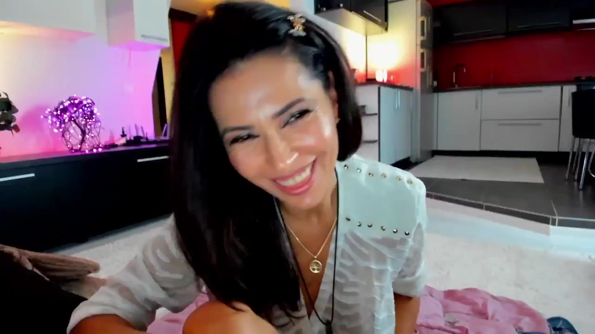 Gallery image thumbnail from SmileyTinaa's myfreecams stream on, 11/08/2025, 24:03 image 2 of 20