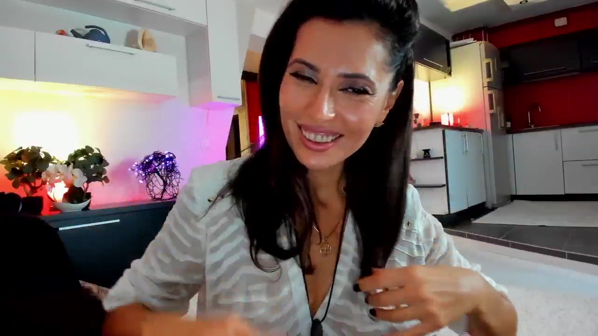 Gallery image thumbnail from SmileyTinaa's myfreecams stream on, 11/08/2025, 24:03 image 9 of 20