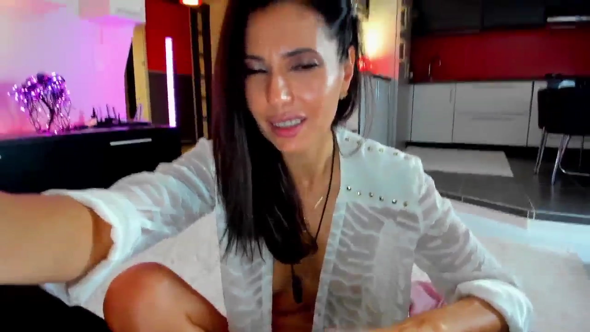 Gallery image thumbnail from SmileyTinaa's myfreecams stream on, 11/08/2025, 03:25 image 13 of 20