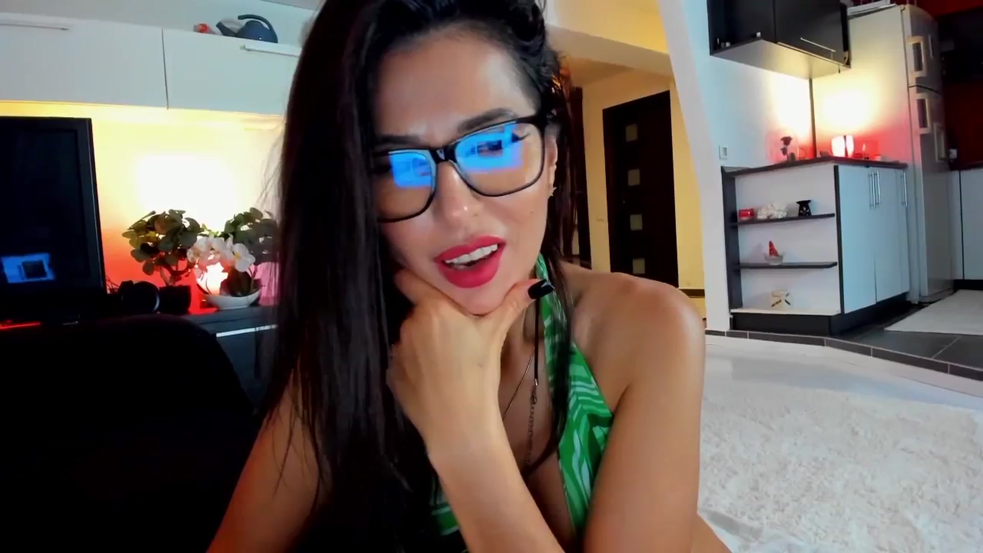 Gallery image thumbnail from SmileyTinaa's myfreecams stream on, 11/14/2025, 24:03 image 12 of 20