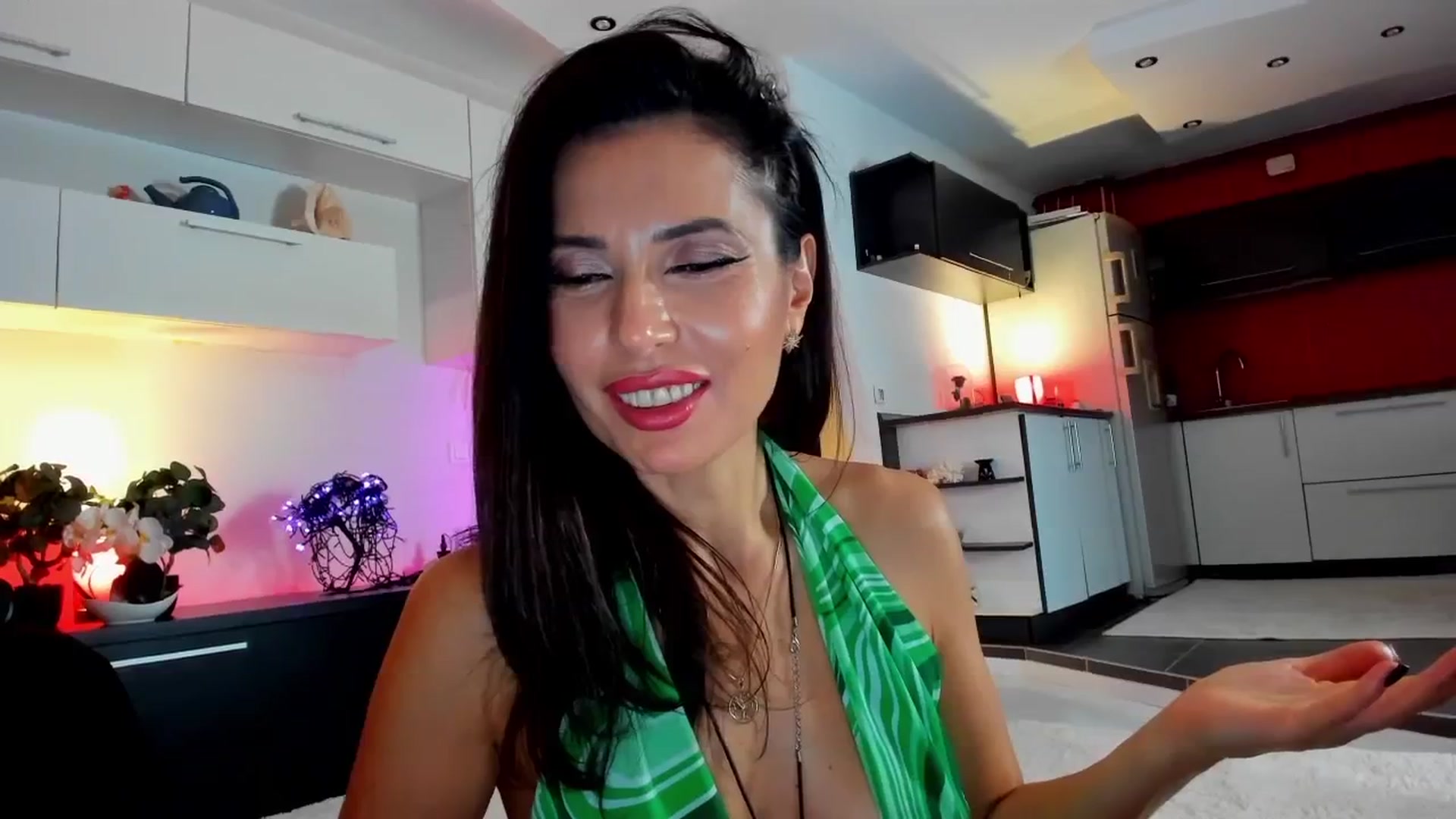 Gallery image thumbnail from SmileyTinaa's myfreecams stream on, 11/14/2025, 01:39 image 7 of 20