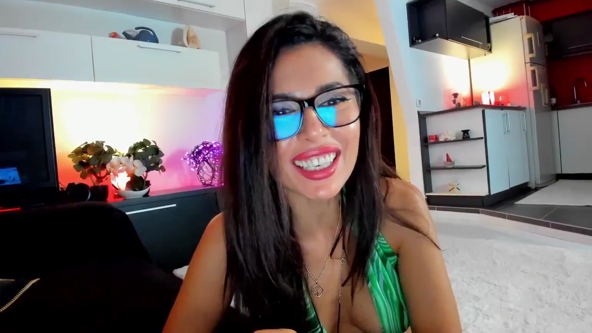 Gallery image thumbnail from SmileyTinaa's myfreecams stream on, 11/14/2025, 01:39 image 19 of 20