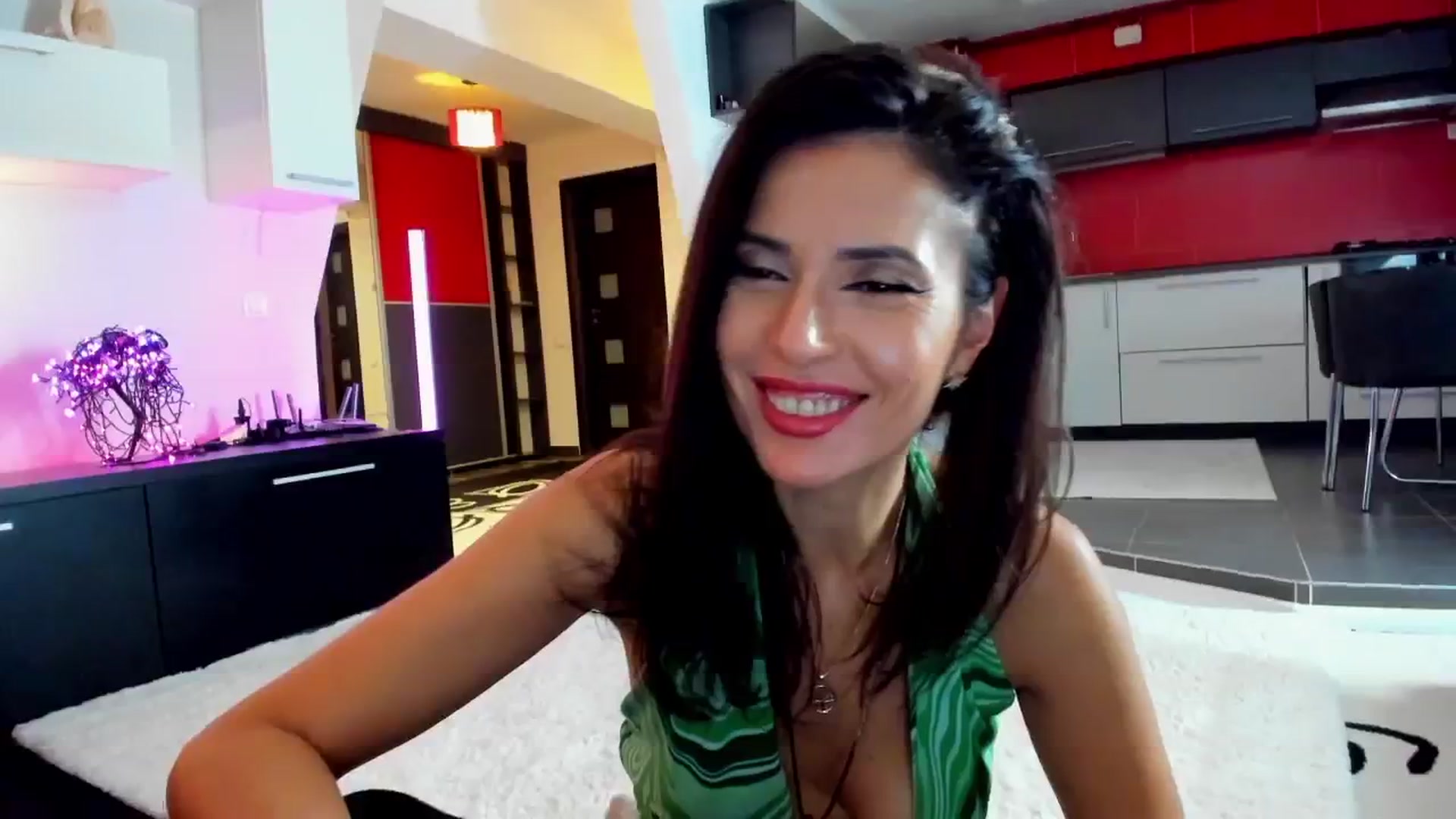 Gallery image thumbnail from SmileyTinaa's myfreecams stream on, 11/14/2025, 01:39 image 2 of 20