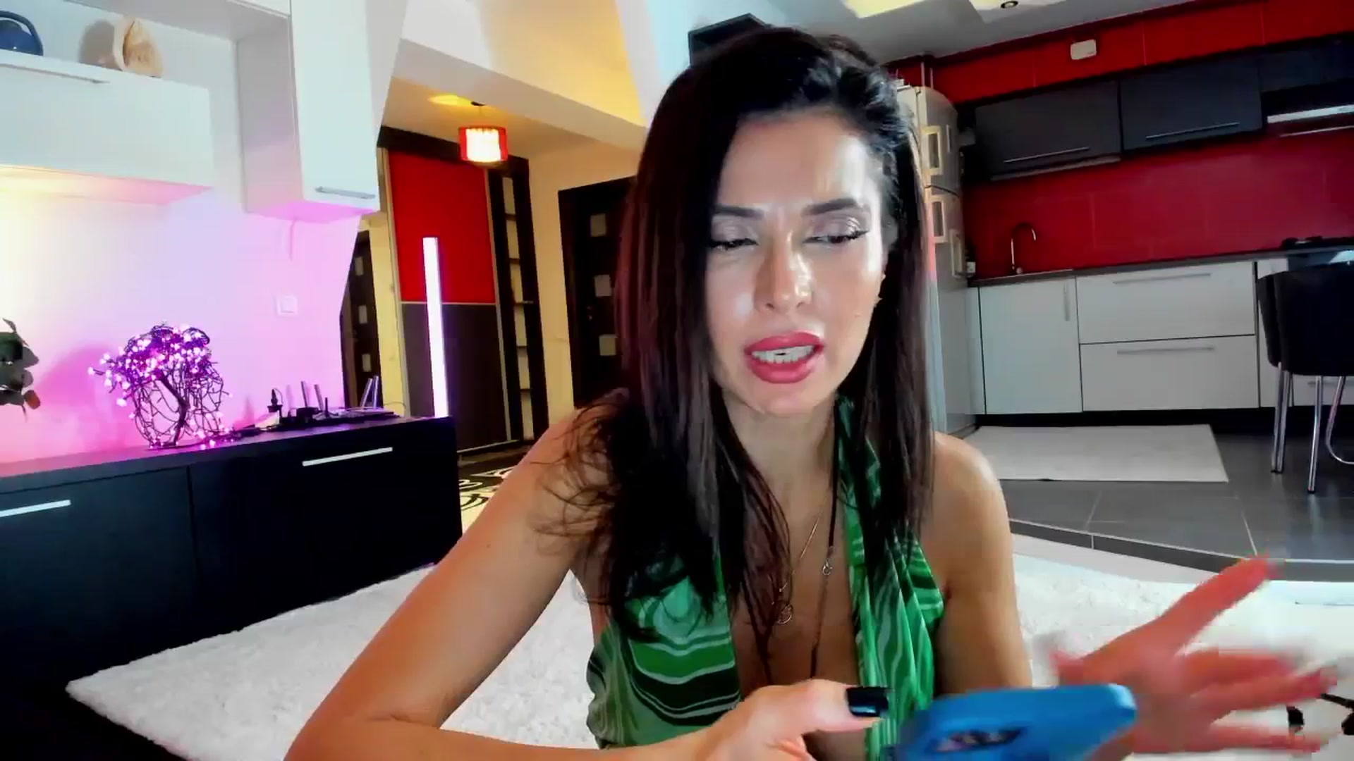 Gallery image thumbnail from SmileyTinaa's myfreecams stream on, 11/14/2025, 01:39 image 6 of 20
