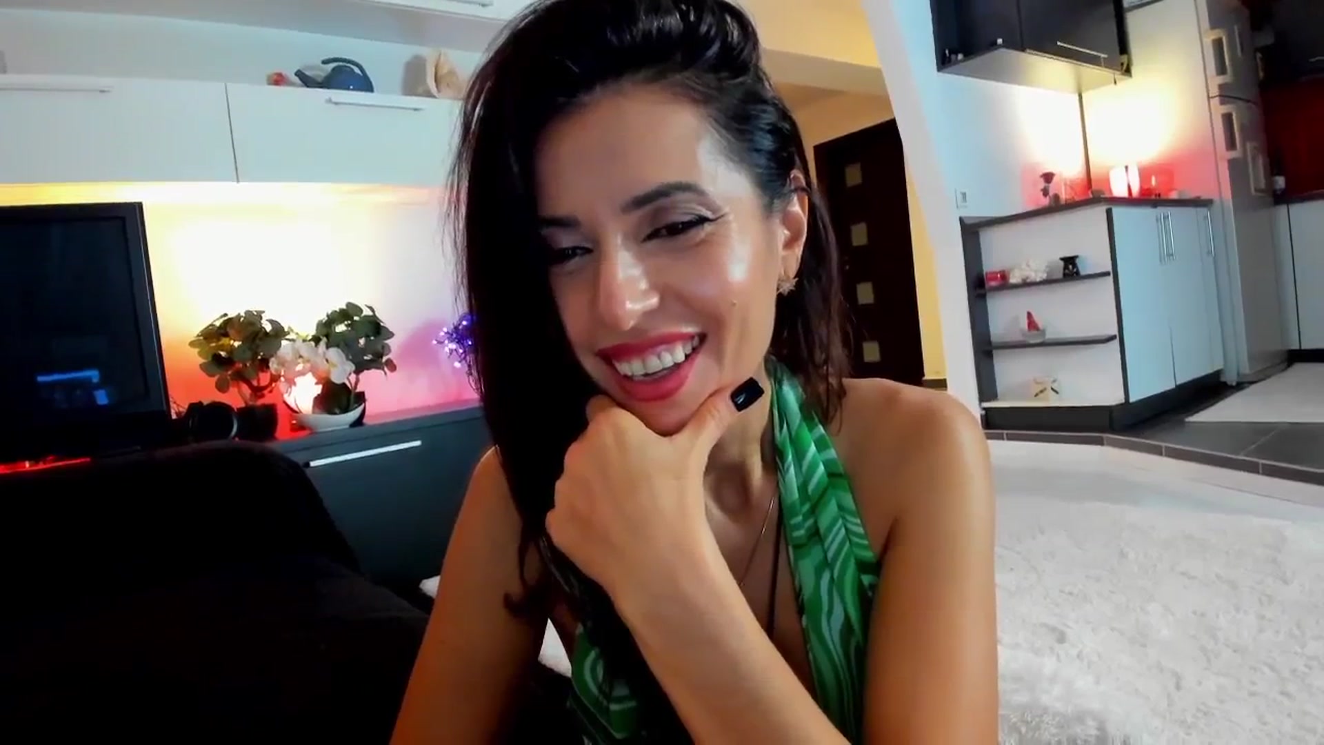 Gallery image thumbnail from SmileyTinaa's myfreecams stream on, 11/14/2025, 04:56 image 4 of 20