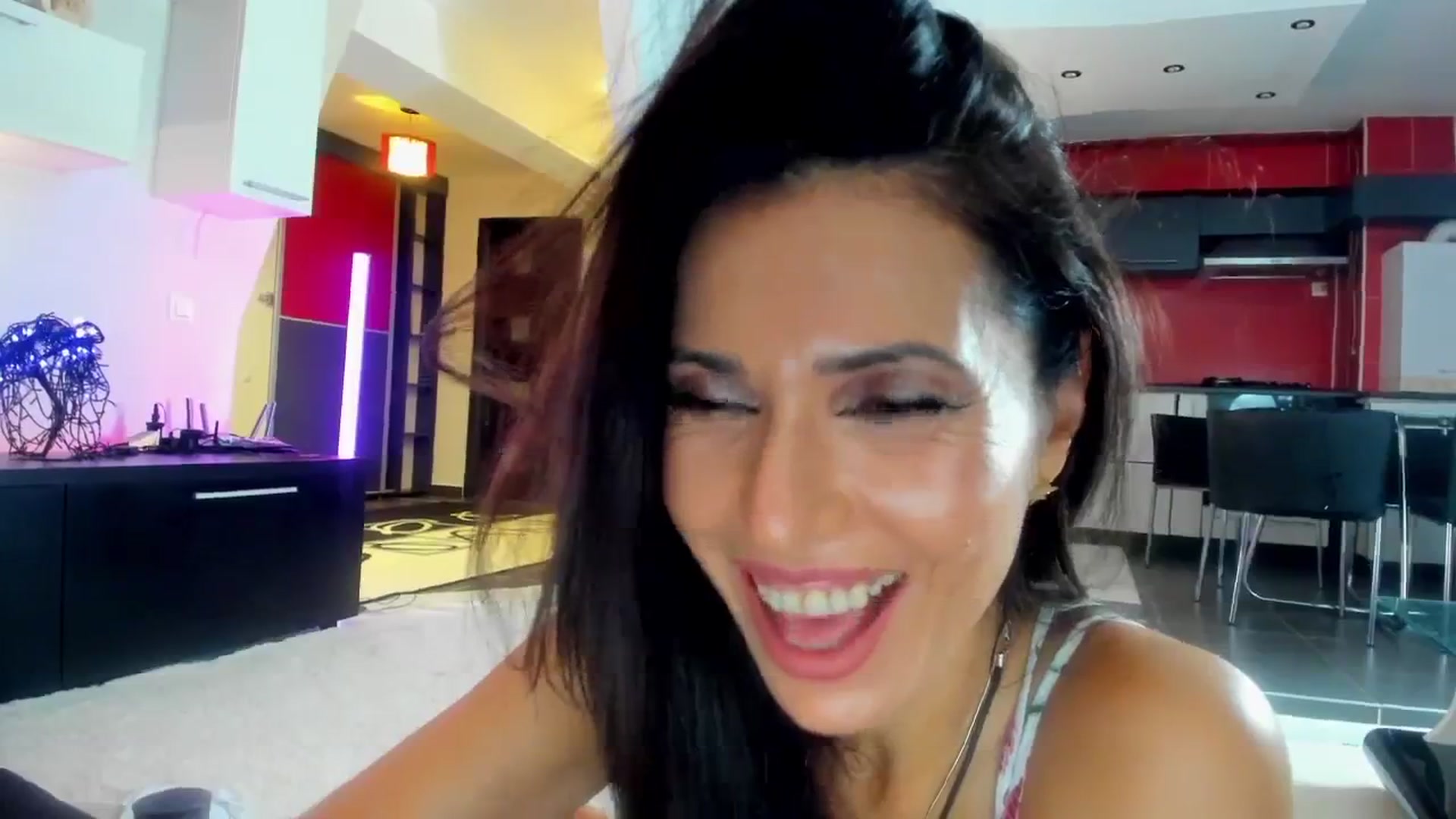 Gallery image thumbnail from SmileyTinaa's myfreecams stream on, 11/15/2025, 24:13 image 19 of 20