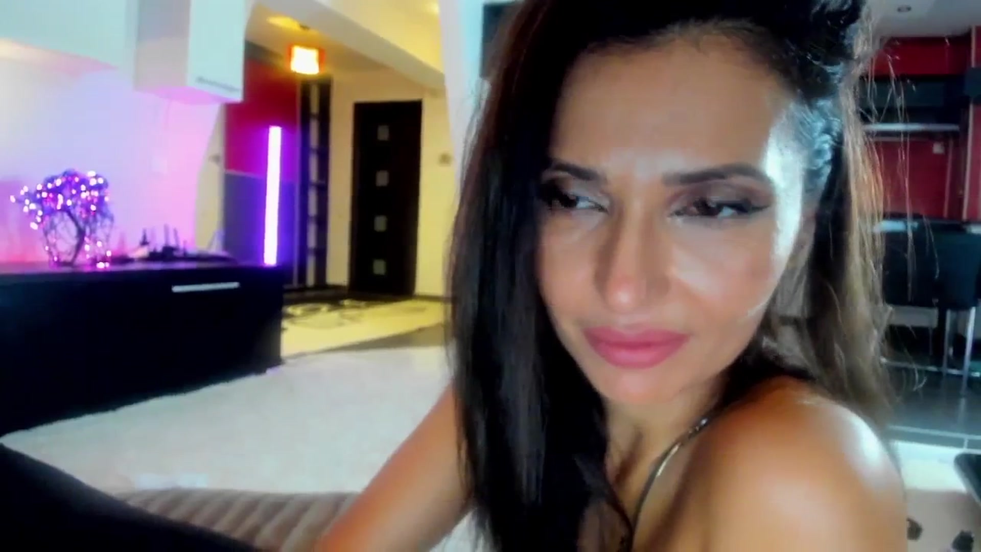Gallery image thumbnail from SmileyTinaa's myfreecams stream on, 11/15/2025, 02:01 image 6 of 20