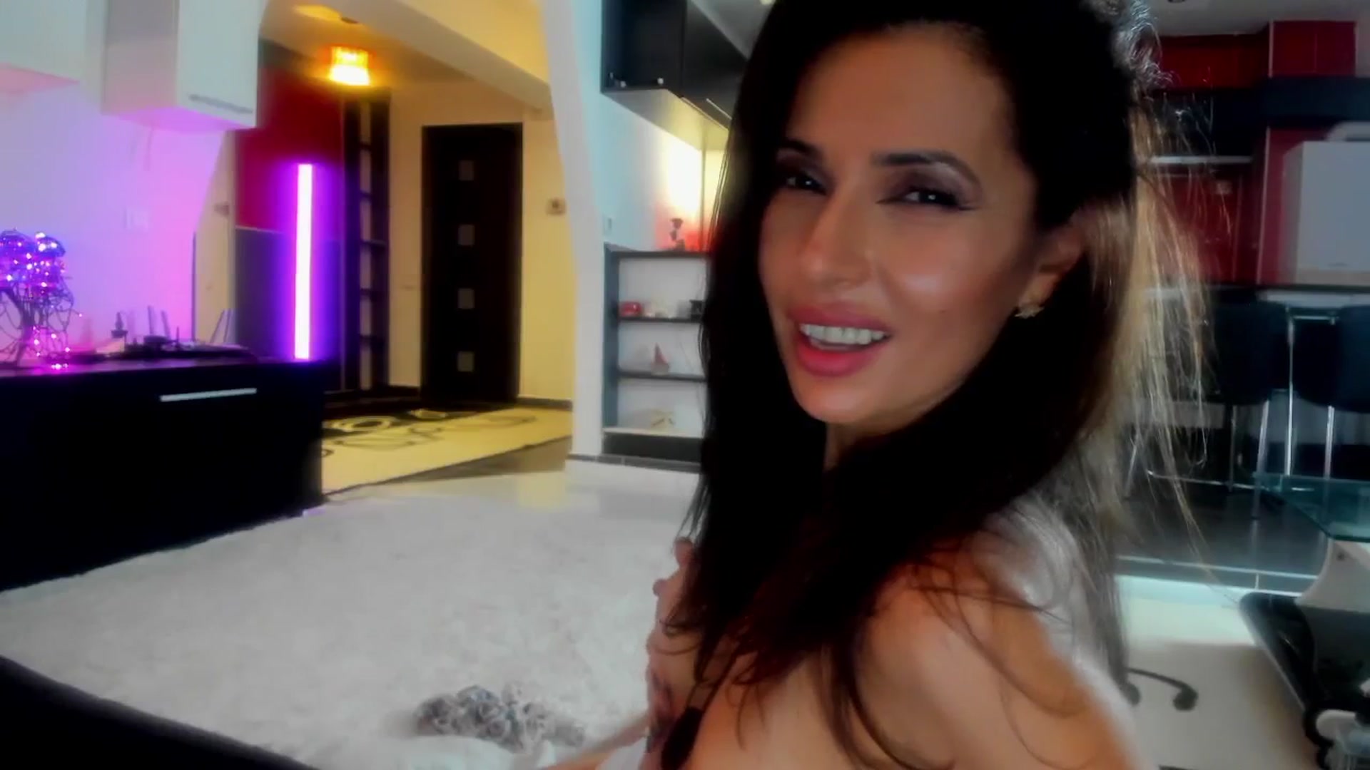 Gallery image thumbnail from SmileyTinaa's myfreecams stream on, 11/15/2025, 04:34 image 4 of 20